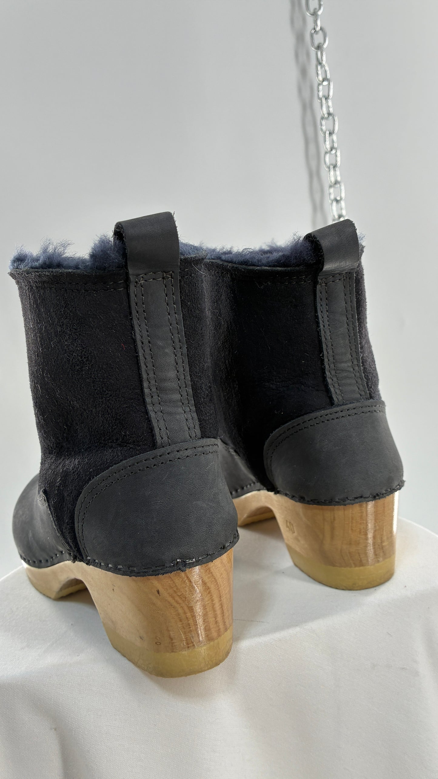 Vintage SVEN Black Leather Clog Boot with Sherpa Lining (40)
