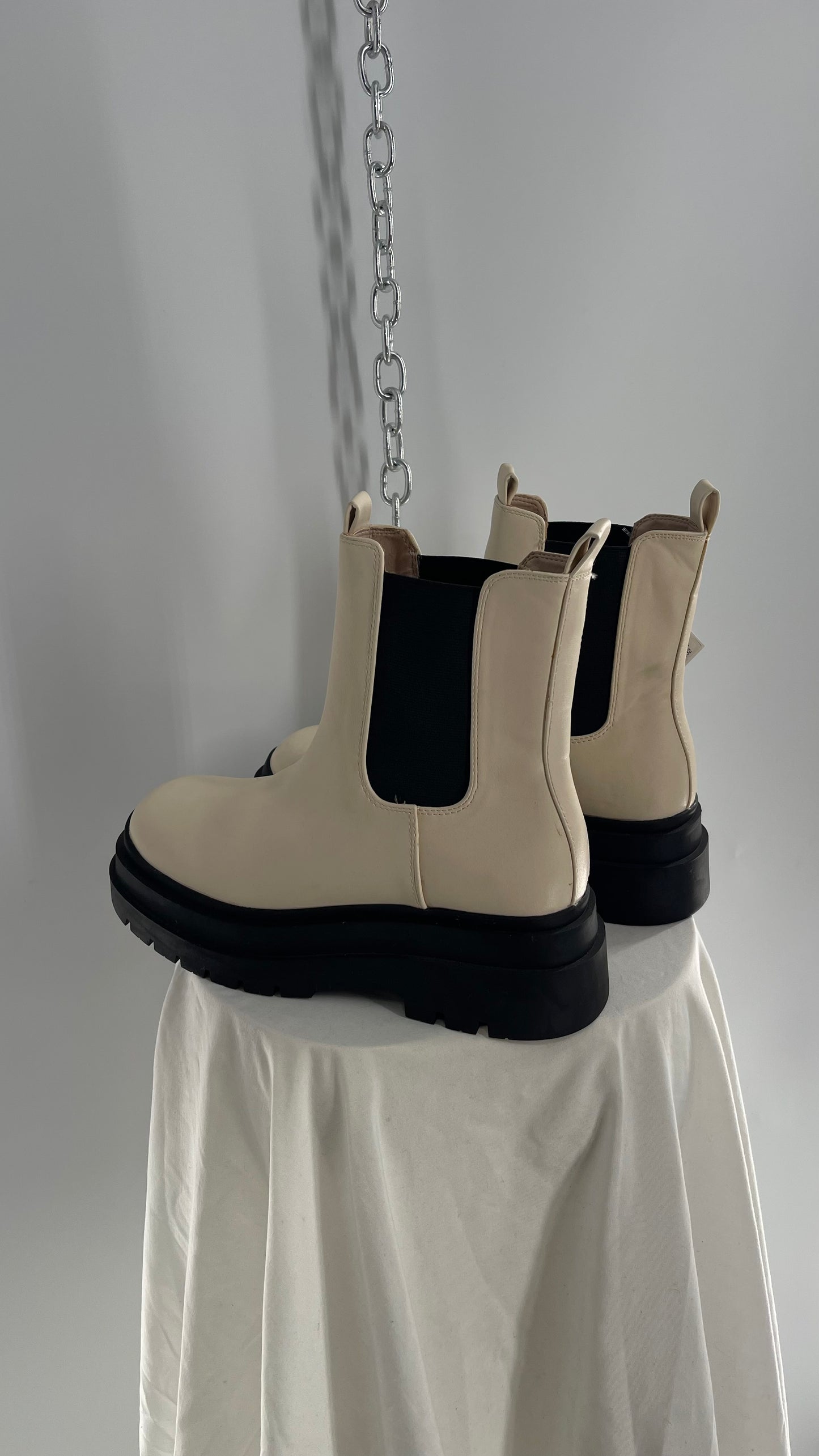 Urban Outfitters Off White Chelsea Boot (9)