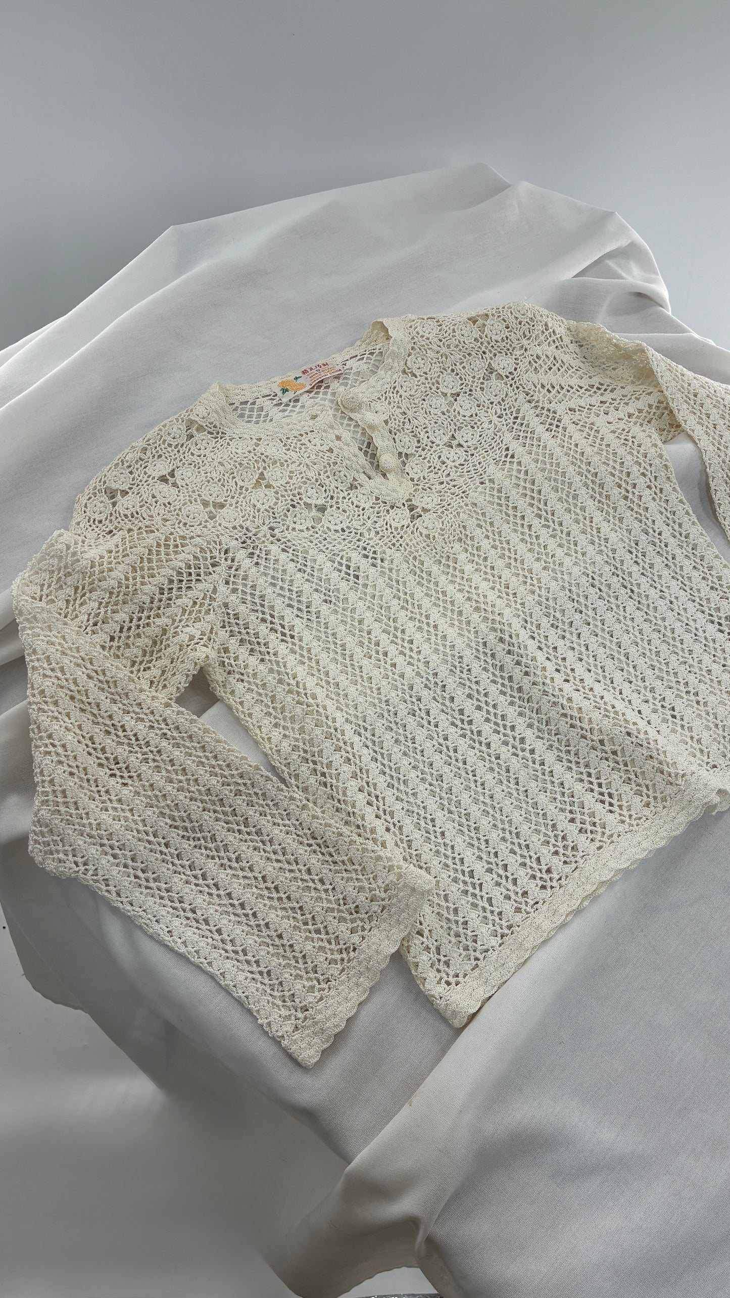 Vintage 1970s White Crochet Hand Made Quarter Sleeve Tunic Top Made in Shanghai (XS)