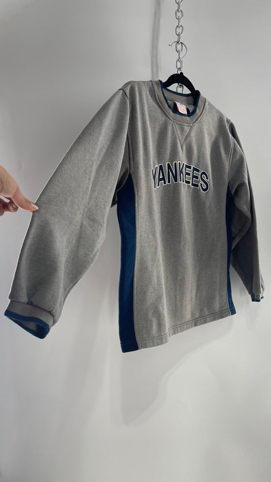 Vintage Yankees Embroidered Crew Neck (Large)