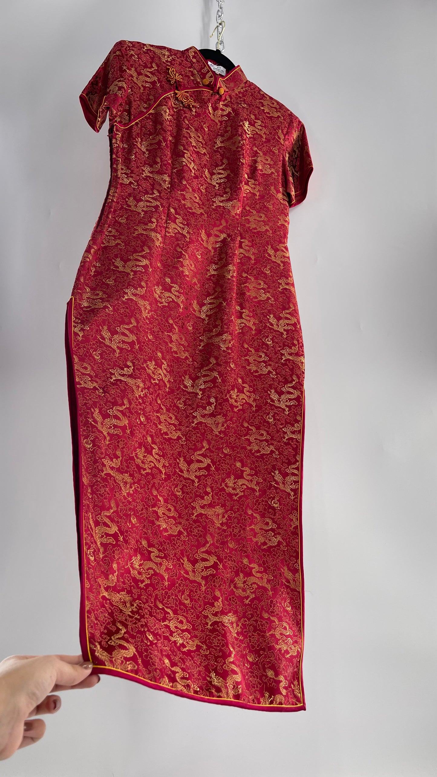 Vintage 1980s Chinese Red Silk Dragon Motif Printed/Embroidered Qipao (XL)