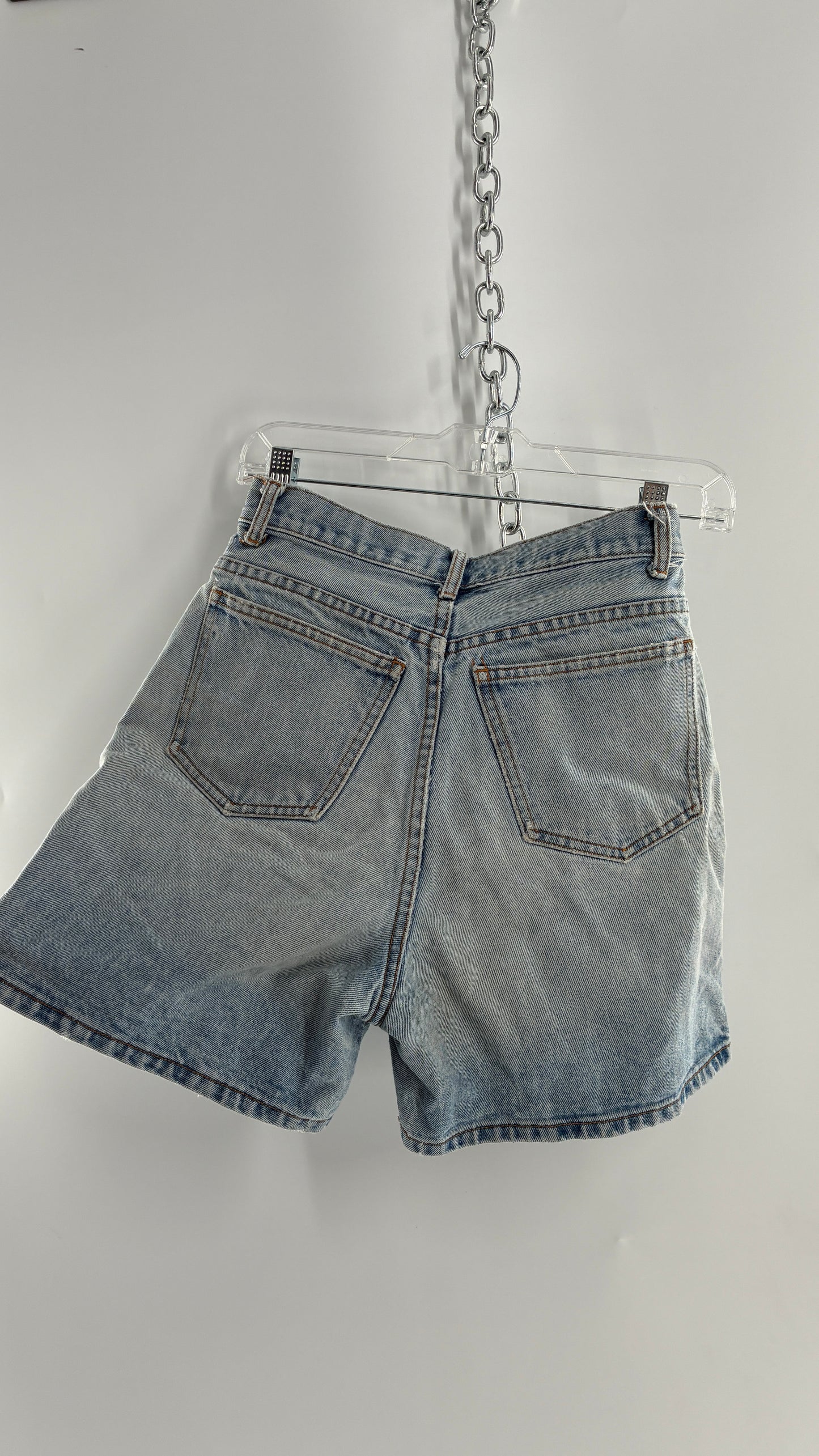 Vintage NUOVO County Seat Light Wash Jean Shorts with Embroidered Floral Details (5/6)
