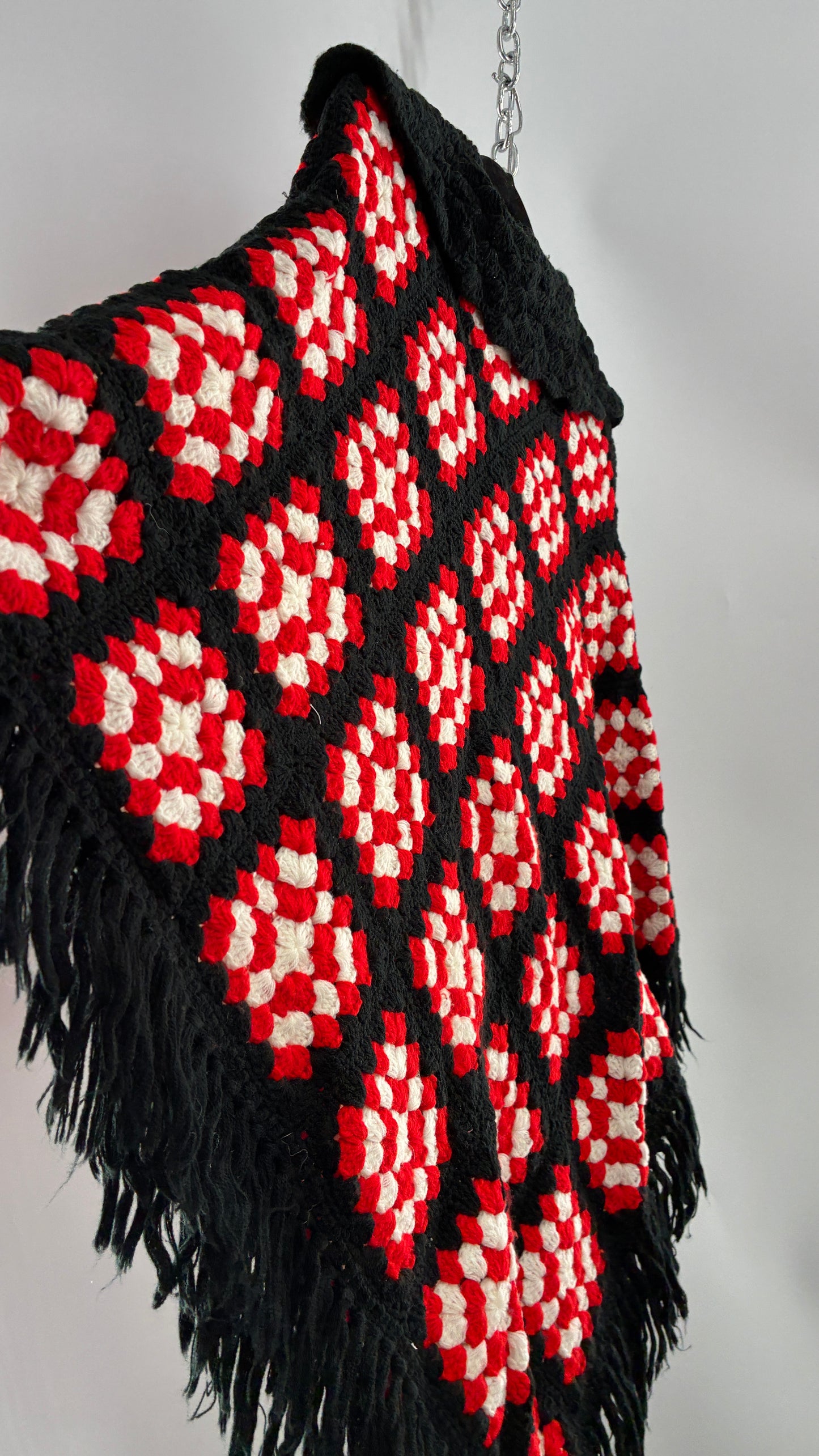 Vintage 1970s DONNKENNY Handmade Knit Poncho with Collar and Fringe (Medium)