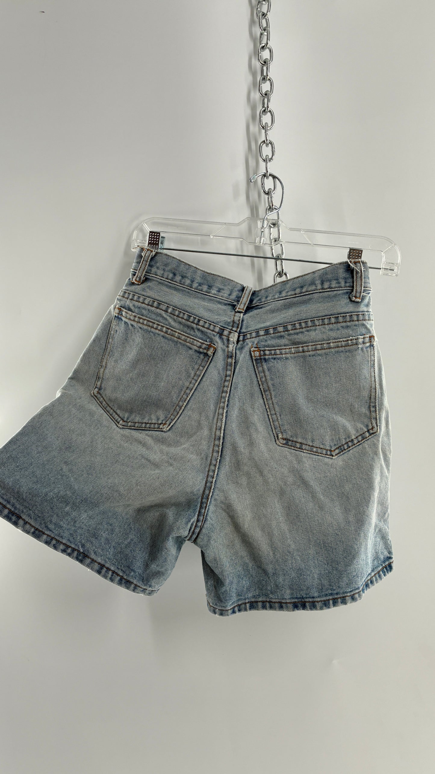 Vintage NUOVO County Seat Light Wash Jean Shorts with Embroidered Floral Details (5/6)