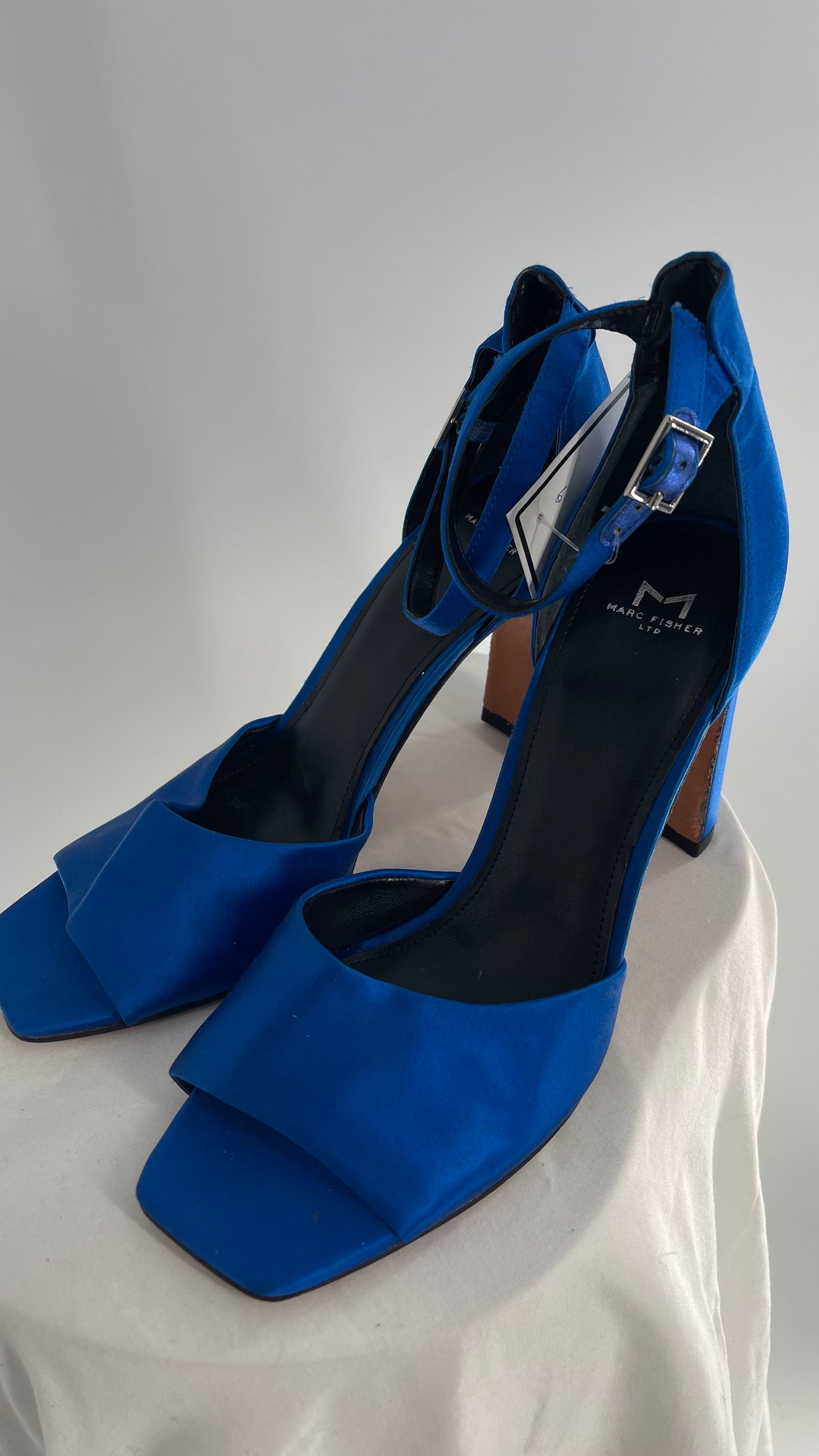 Vintage Marc Fischer Royal Blue Satin Heel (9)