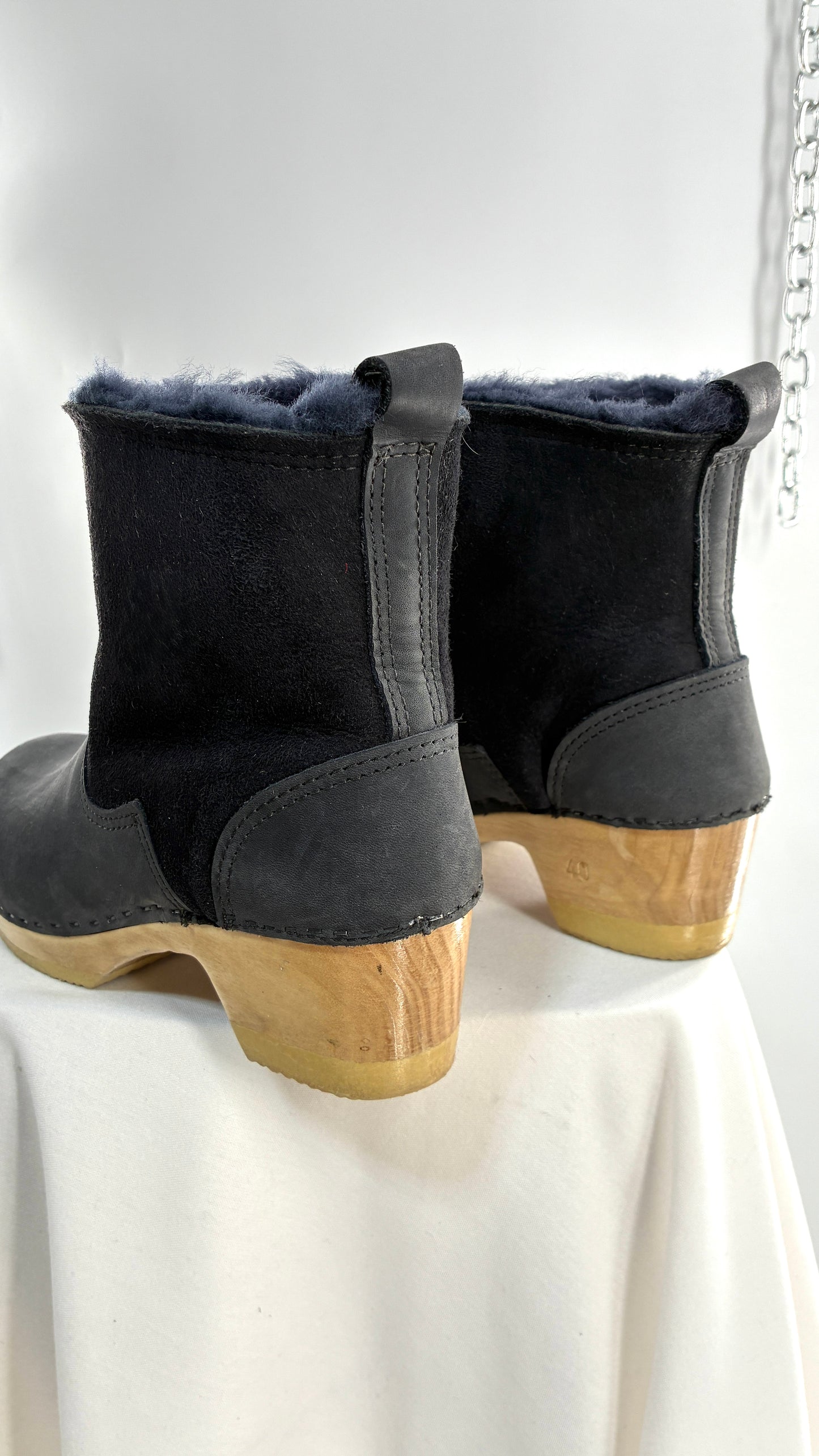 Vintage SVEN Black Leather Clog Boot with Sherpa Lining (40)