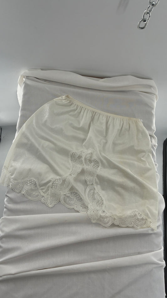 Vintage Ilusión Ivory Silky Slip Mini Paisley Skirt with Scalloped Lace Trim Hem (XL)