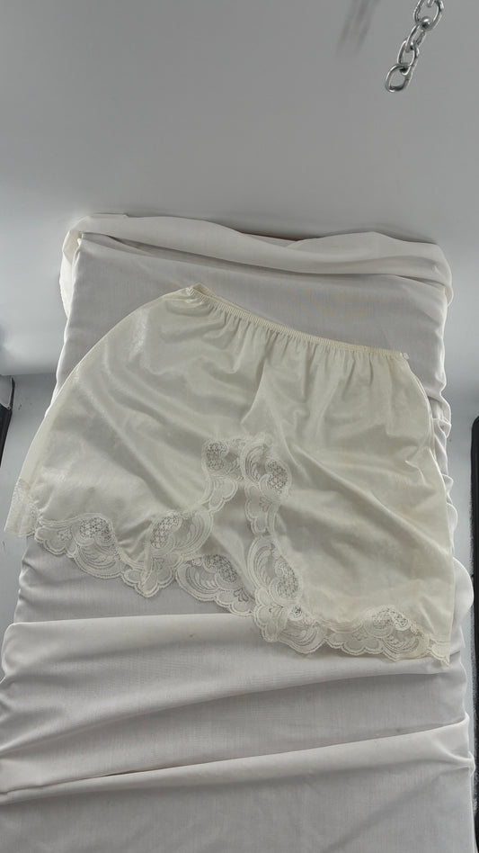 Vintage Ilusión Ivory Silky Slip Mini Paisley Skirt with Scalloped Lace Trim Hem (XL)