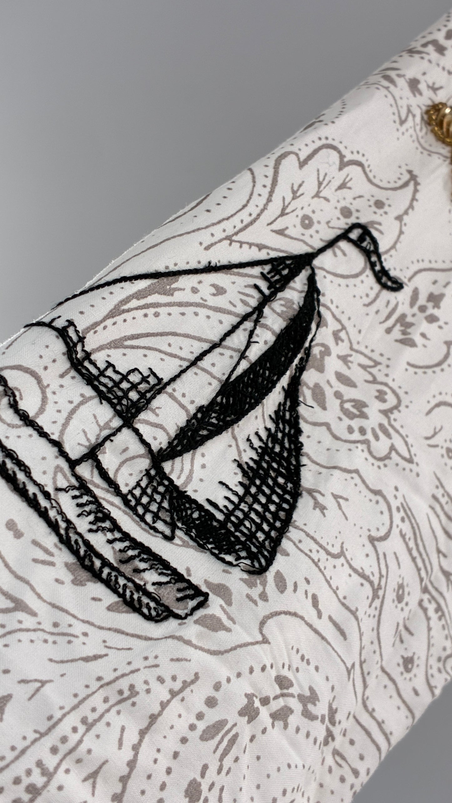 PILCRO Anthropologie Embroidered Appliqué Button Up (Small)