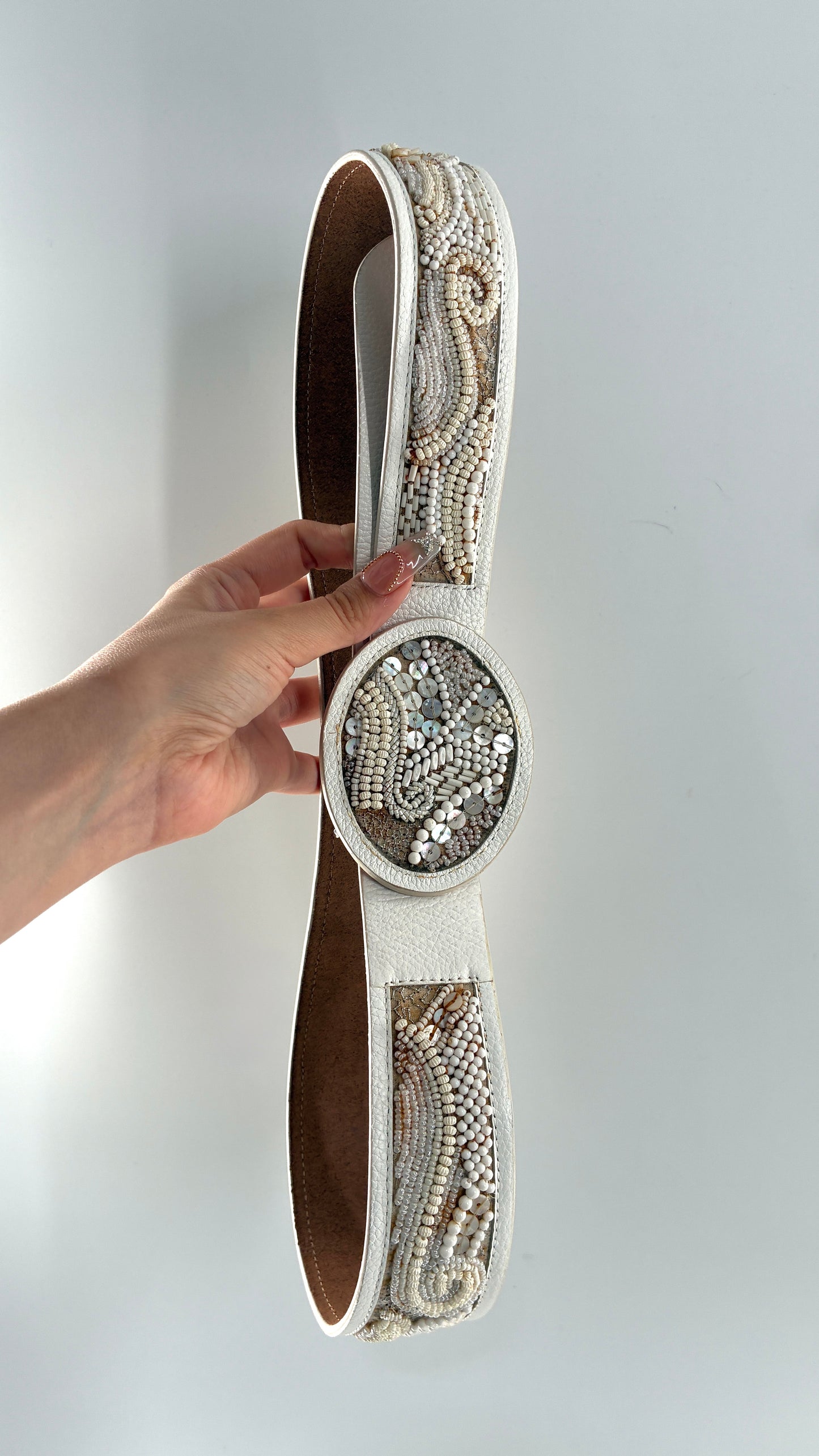 Vintage White Leather Belt with Beaded Details and Oval Buckle