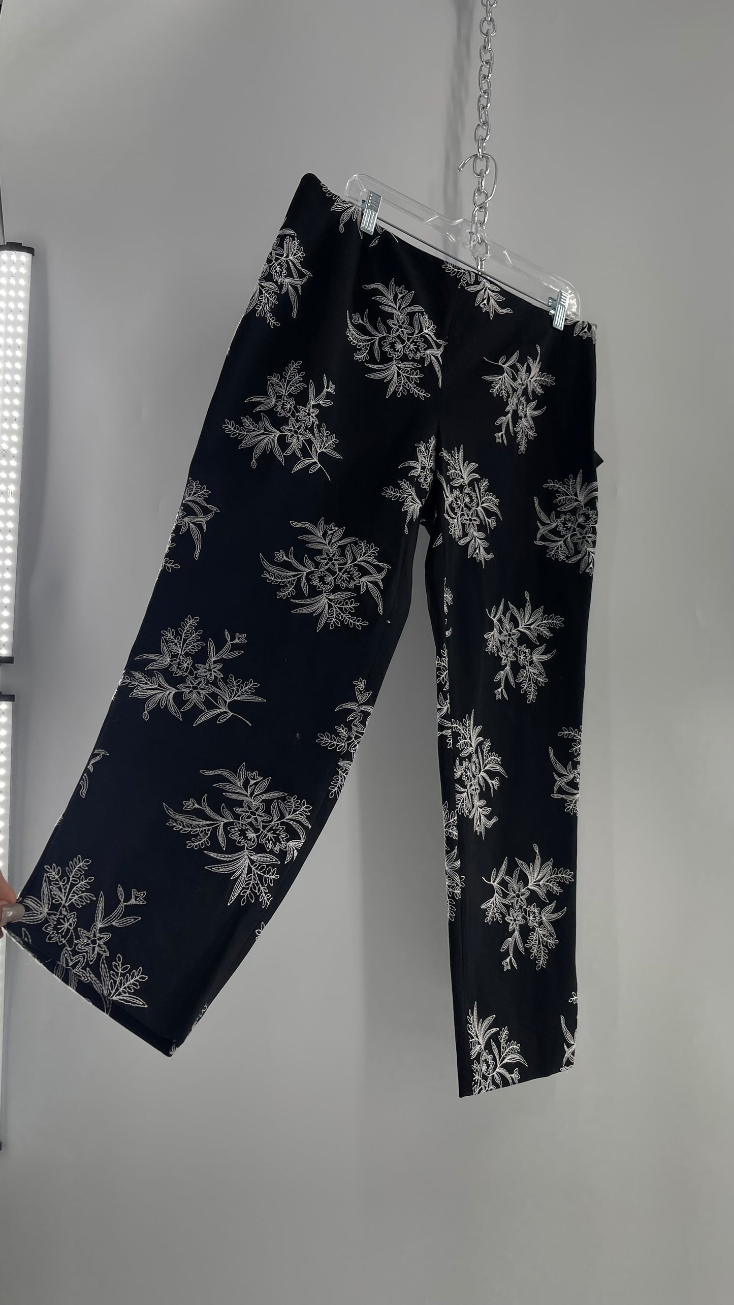 VINTAGE WOMYN Black 1990s Capris with White Contrast Embroidery (12)