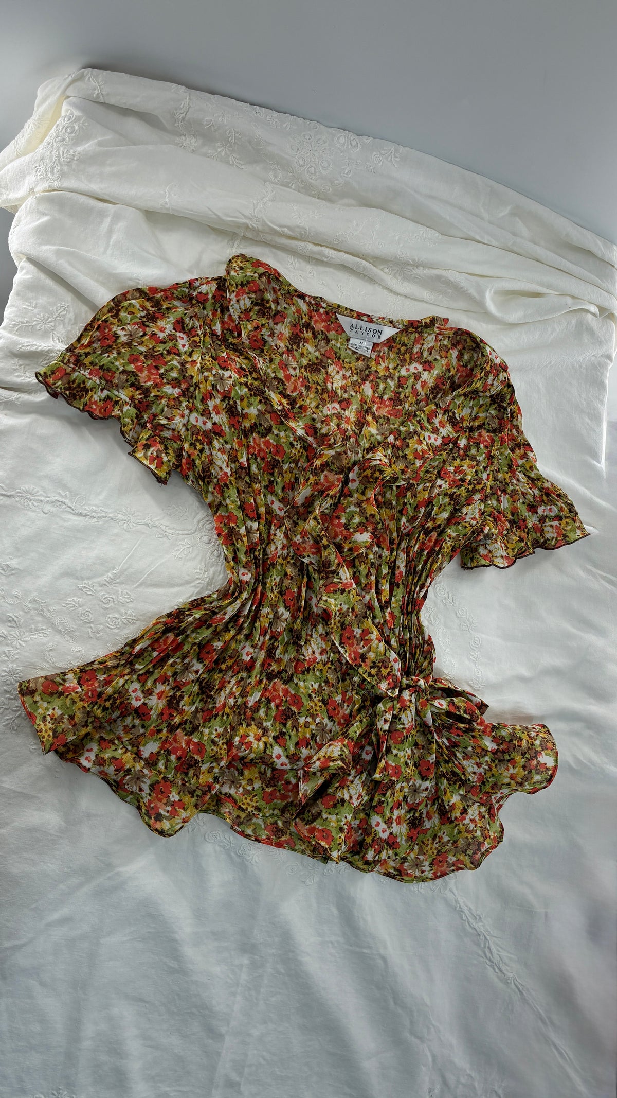 Vintage ALLISON TAYLOR Seasonal Crimped Tie Side, Puff Sleeve Blouse (Medium)