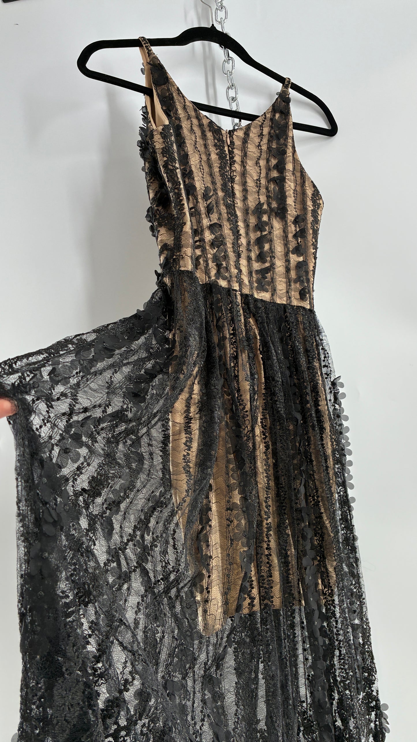 DRESS THE POPULATION Nude Underlay Black 3D Floral Lace Appliqué Overlay Dress (Small)
