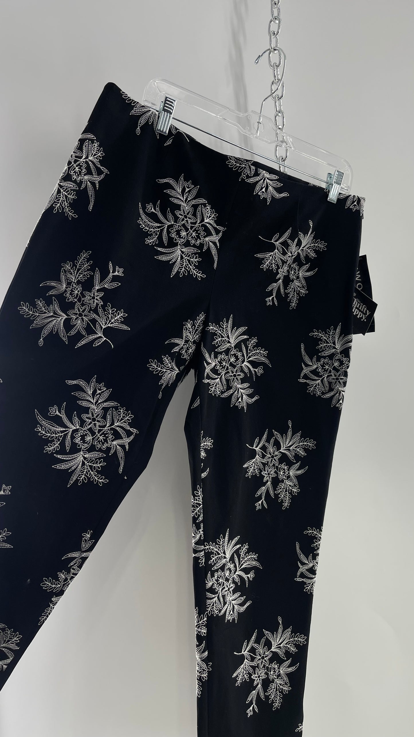 VINTAGE WOMYN Black 1990s Capris with White Contrast Embroidery (12)