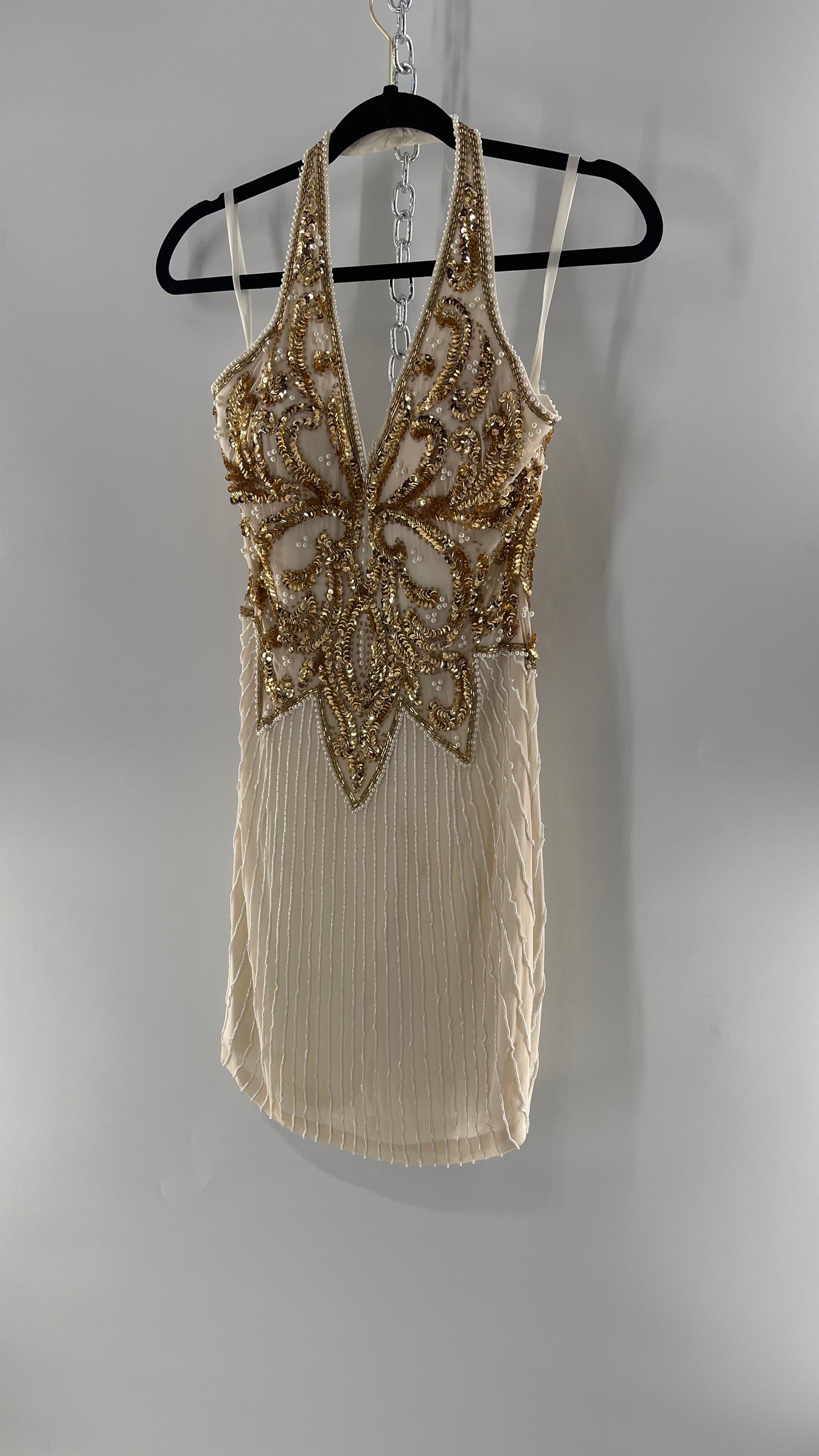 Cache Beaded Old Hollywood Glam White Beaded BodyCon Mini Dress with Halter Neckline and Bedazzled Gold Sequin Bust (4)