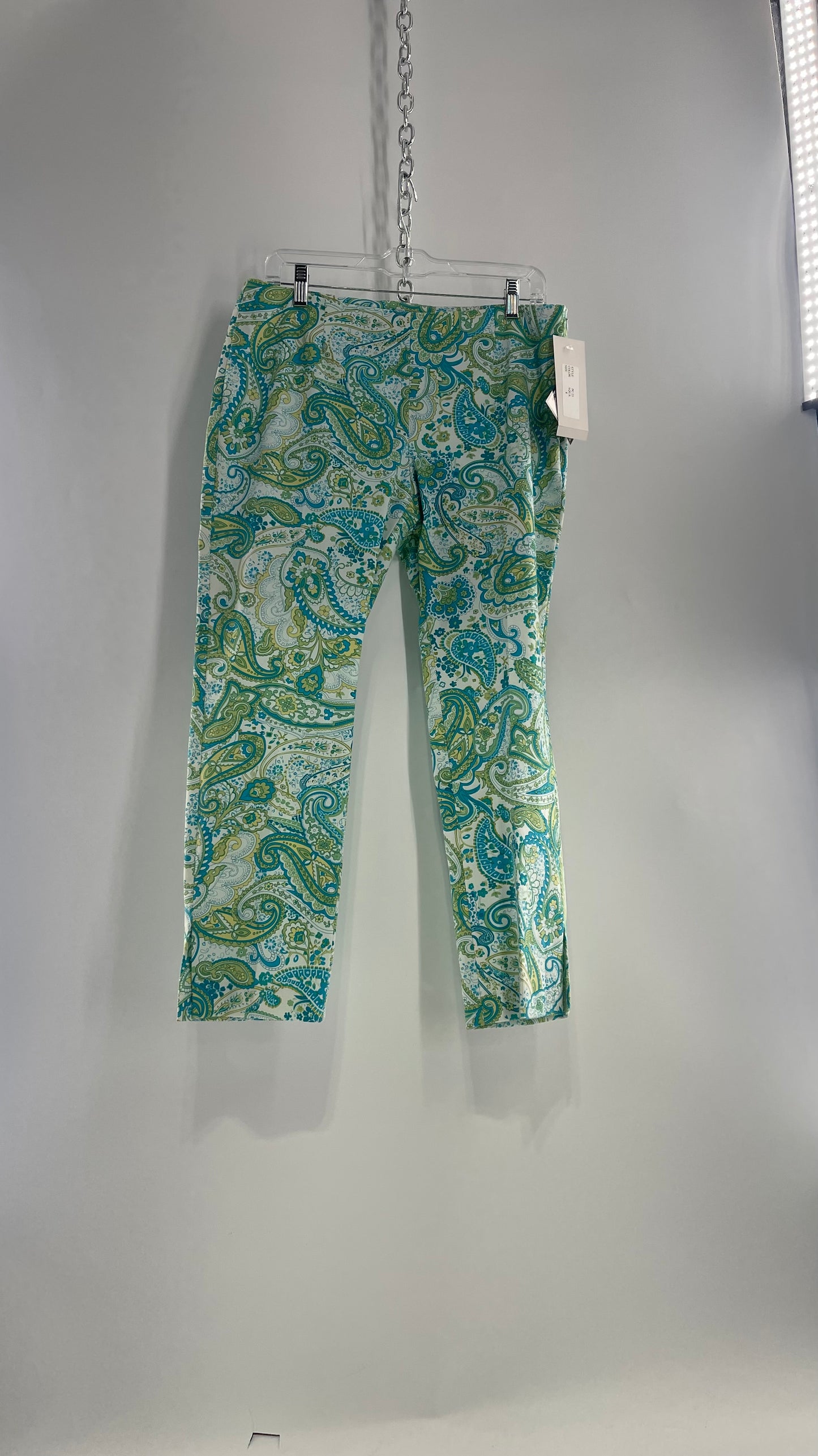 VINTAGE WOMYN Blue Green Paisley Patterned 1990s Capris with Tags Attached (14)