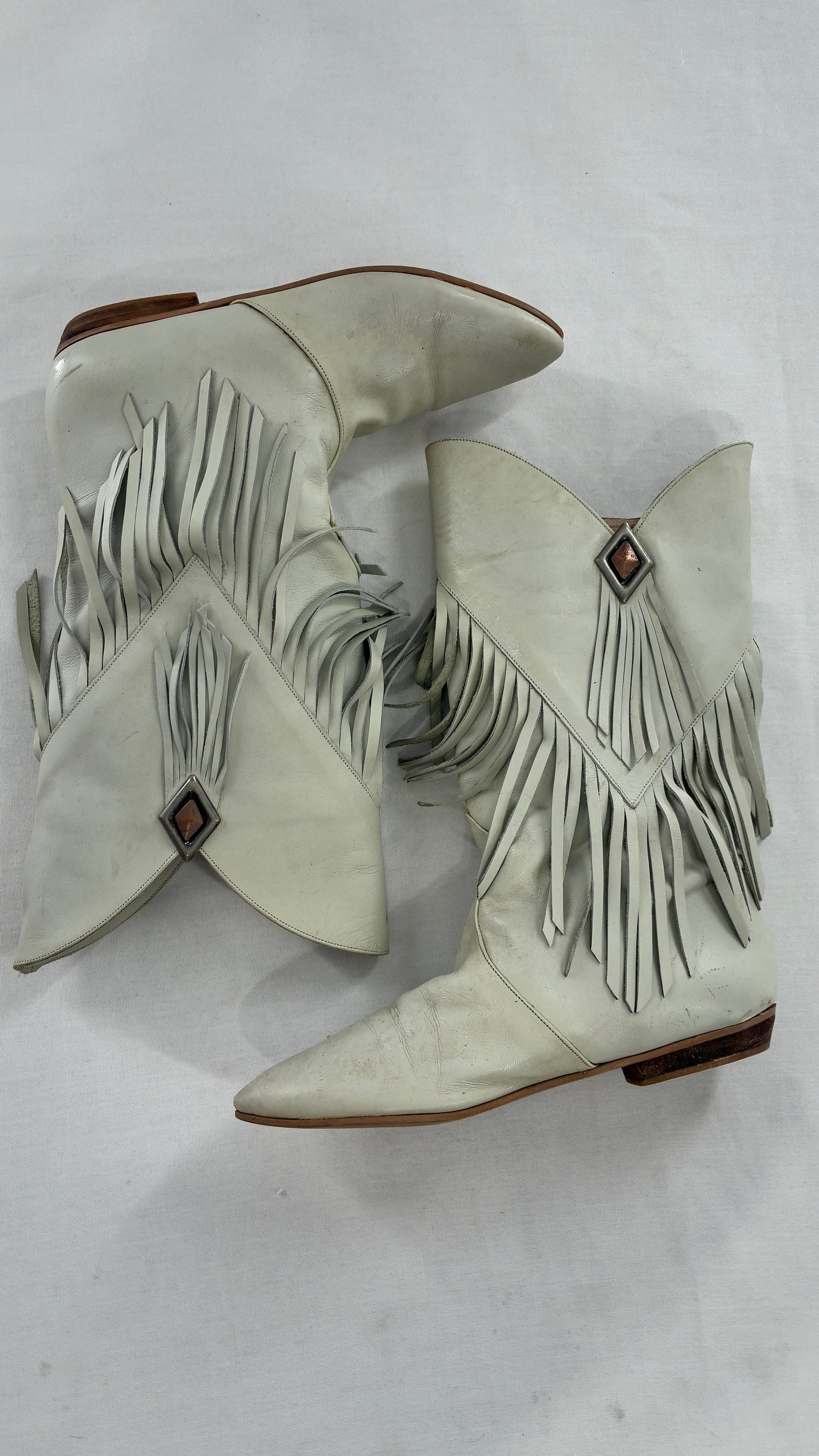 LJ SIMONE NEW YORK Off White, Slouchy Genuine Leather Fringed Boots (6.5)
