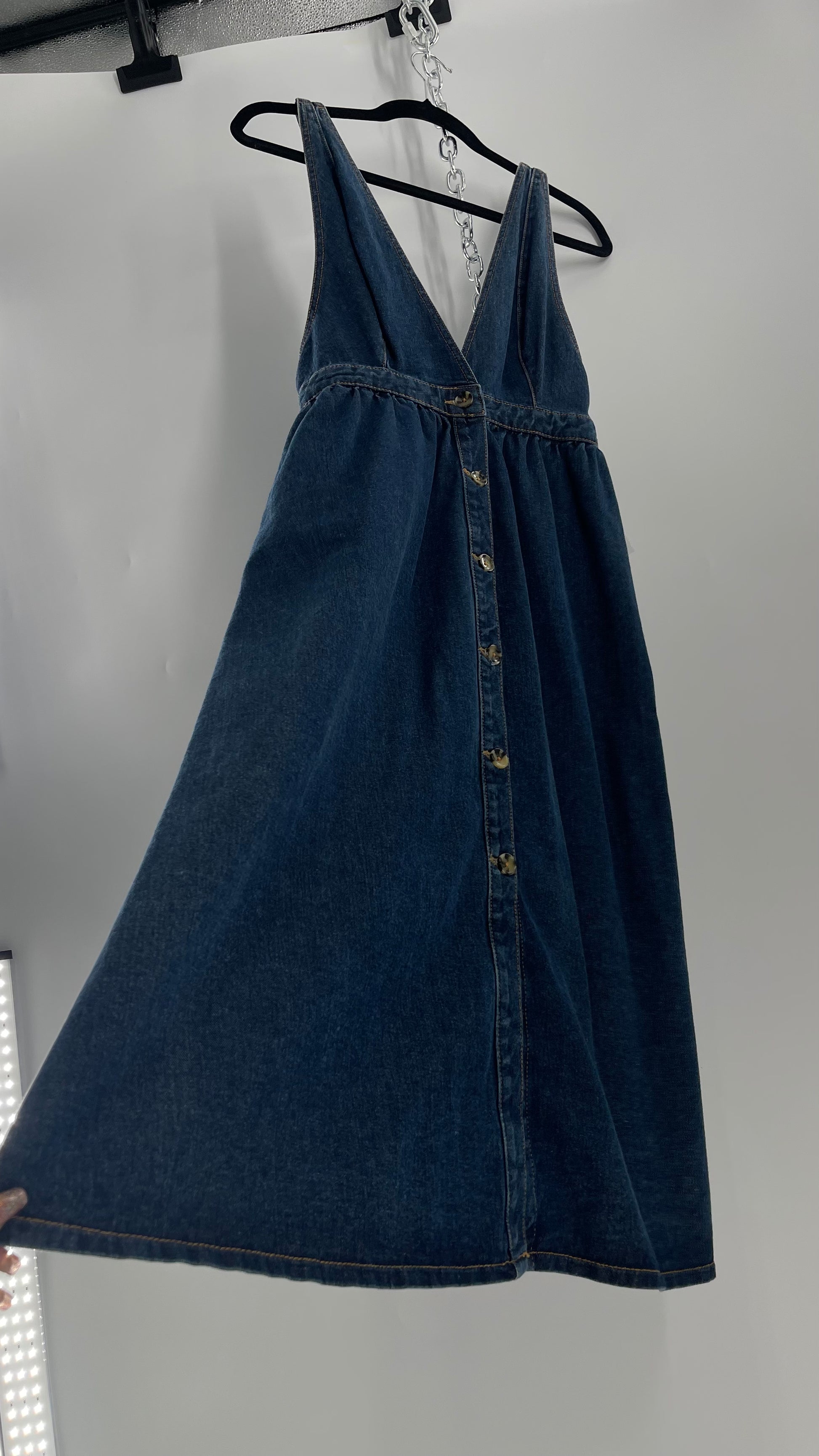 Urban Outfitters Medium Wash Denim Button Front Midi Dress (S) – The Thrifty Hippy