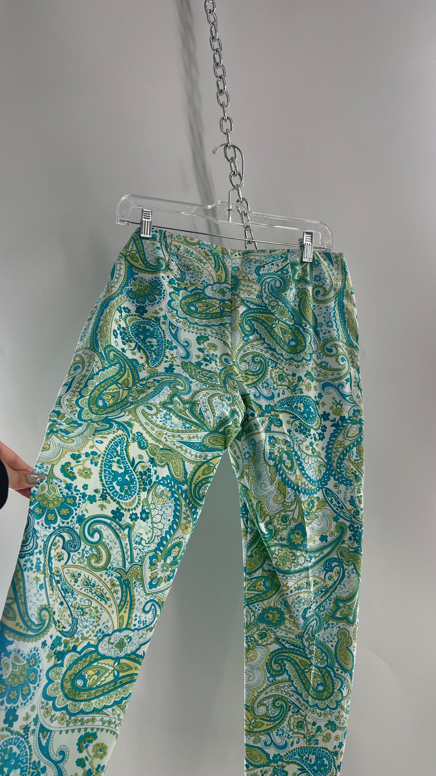 VINTAGE WOMYN Blue Green Paisley Patterned 1990s Capris with Tags Attached (14)