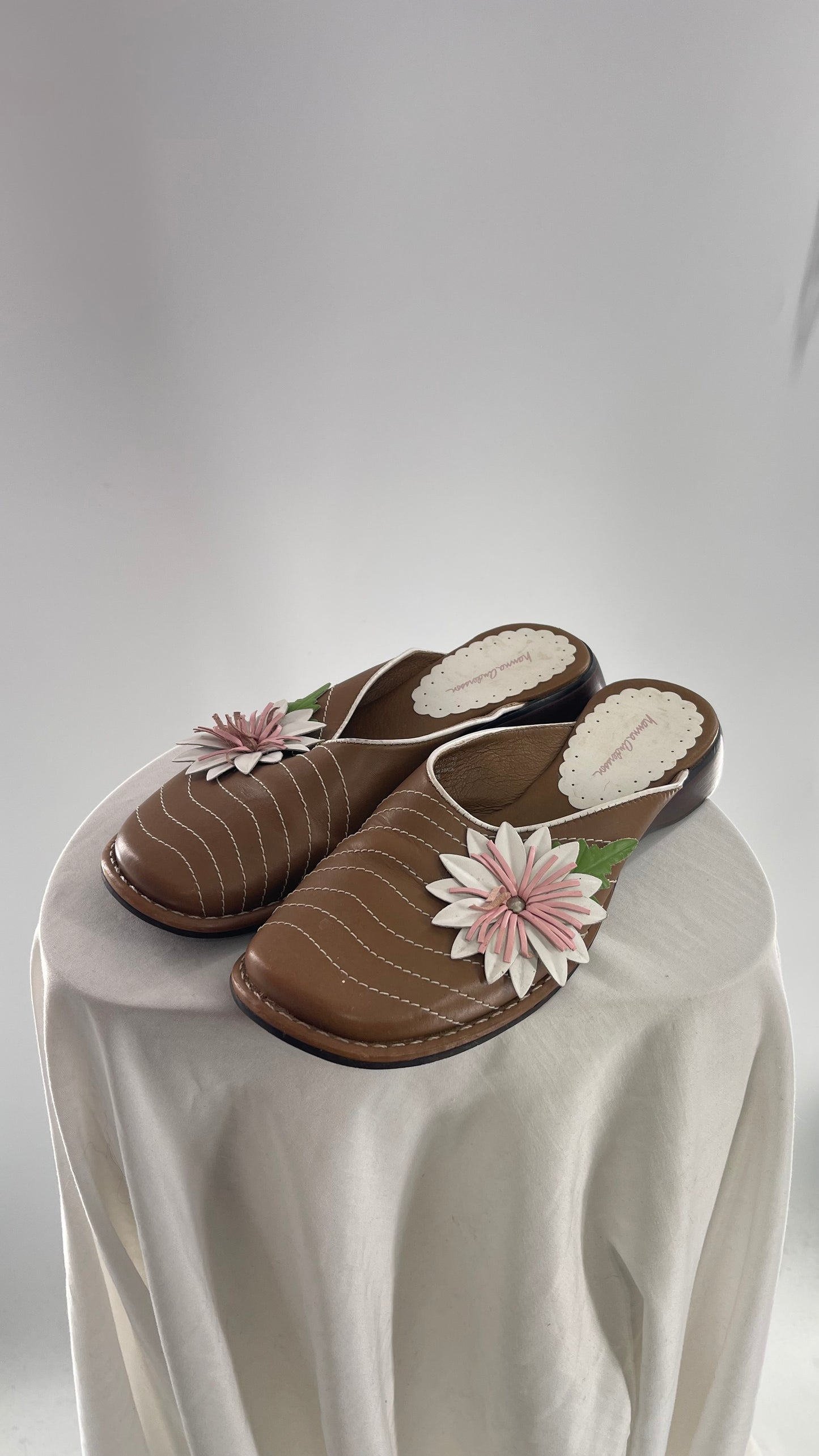 Vintage Hanna Anderson Light Brown Leather Slide Ons with White Stitching and Flower Appliqués (38)