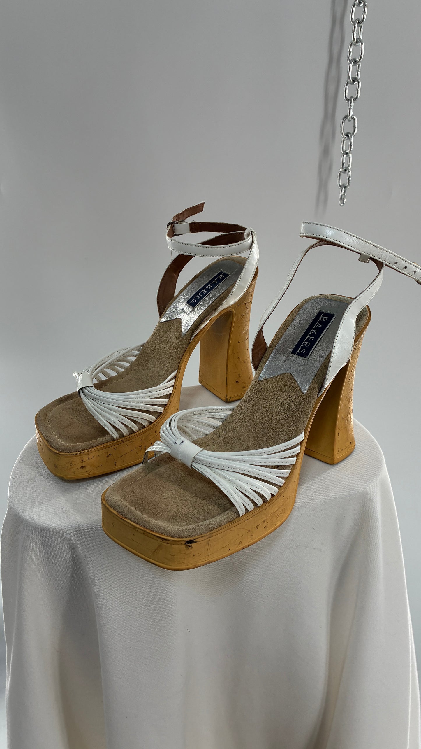 Vintage 1990s Baker Square Toe Block Heel White Platform Sandal Heel (8)