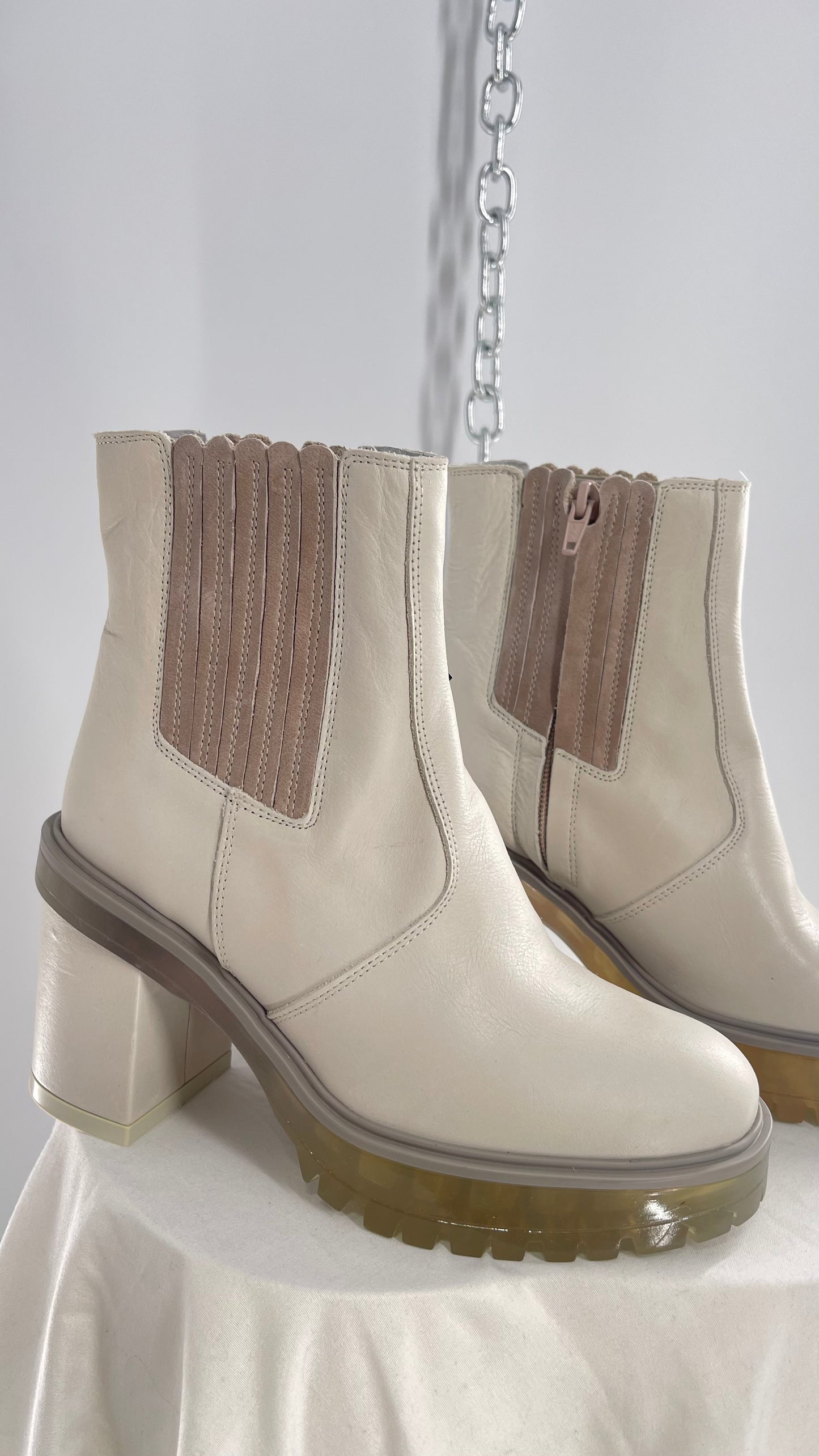 Free People James Chelsea Off White Ice Leather Clear Lug Sole Ankle Boot( 37)