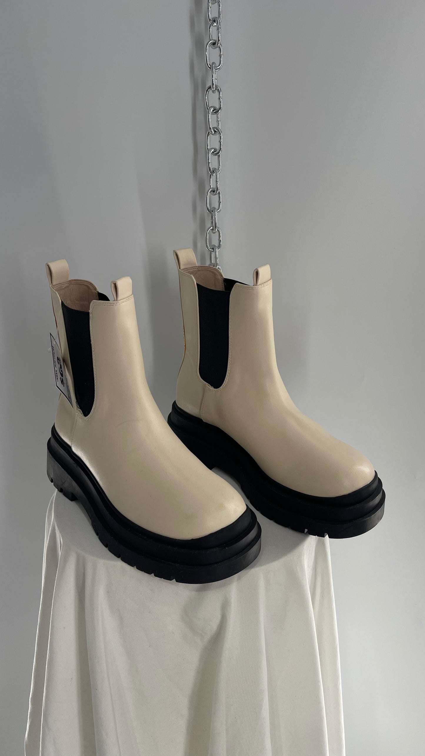 Urban Outfitters Off White Chelsea Boot (9)