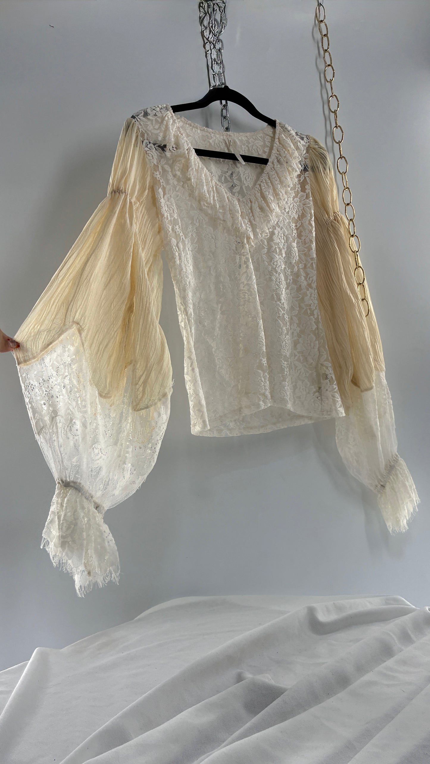 ANTHROPOLOGIE Lace Bubble Sleeve Crepe Blouse (Medium)
