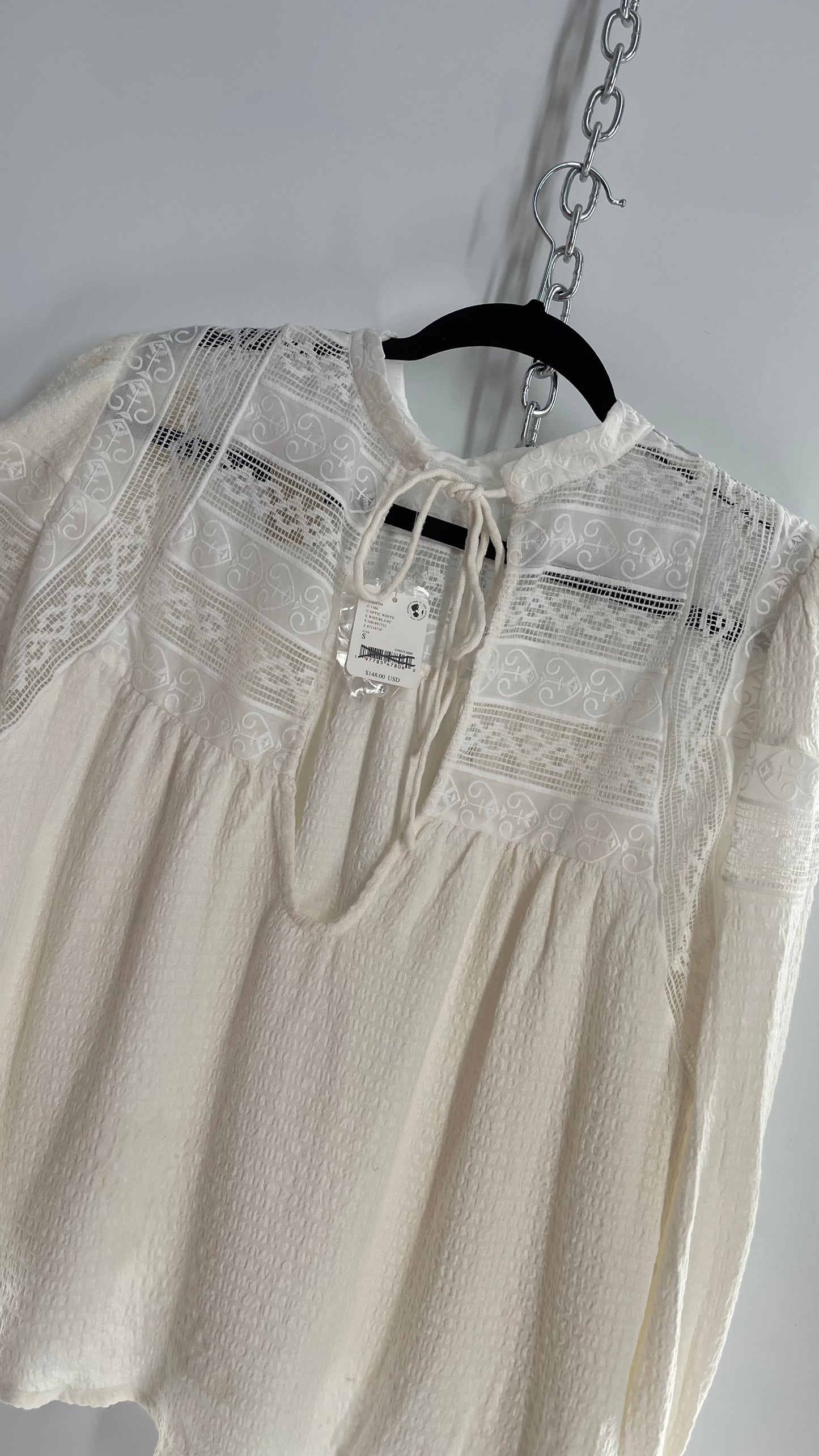 Free People Textured Off White Blouse with Lace Cuffs/Neckline and Tags Attached (Small)