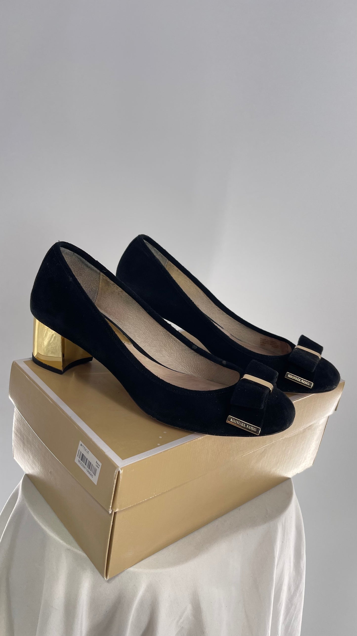 Vintage Michael Kors Black Suede Rounded Toe Kitten Heel with Bow Front (8.5)