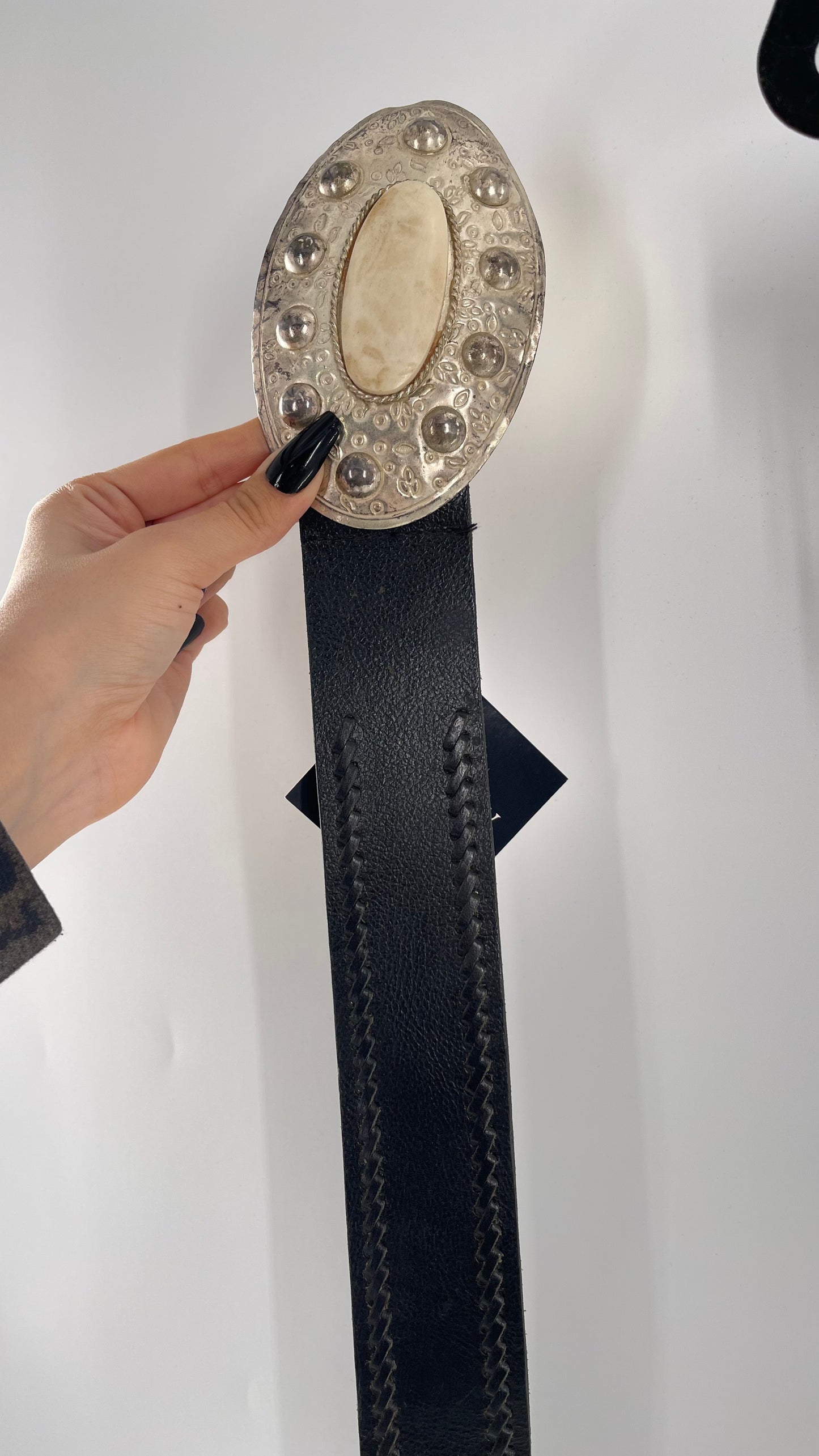 Vintage Black Leather Belt with Silver Metal Buckle with ‘Stone’ Detail (M/L)