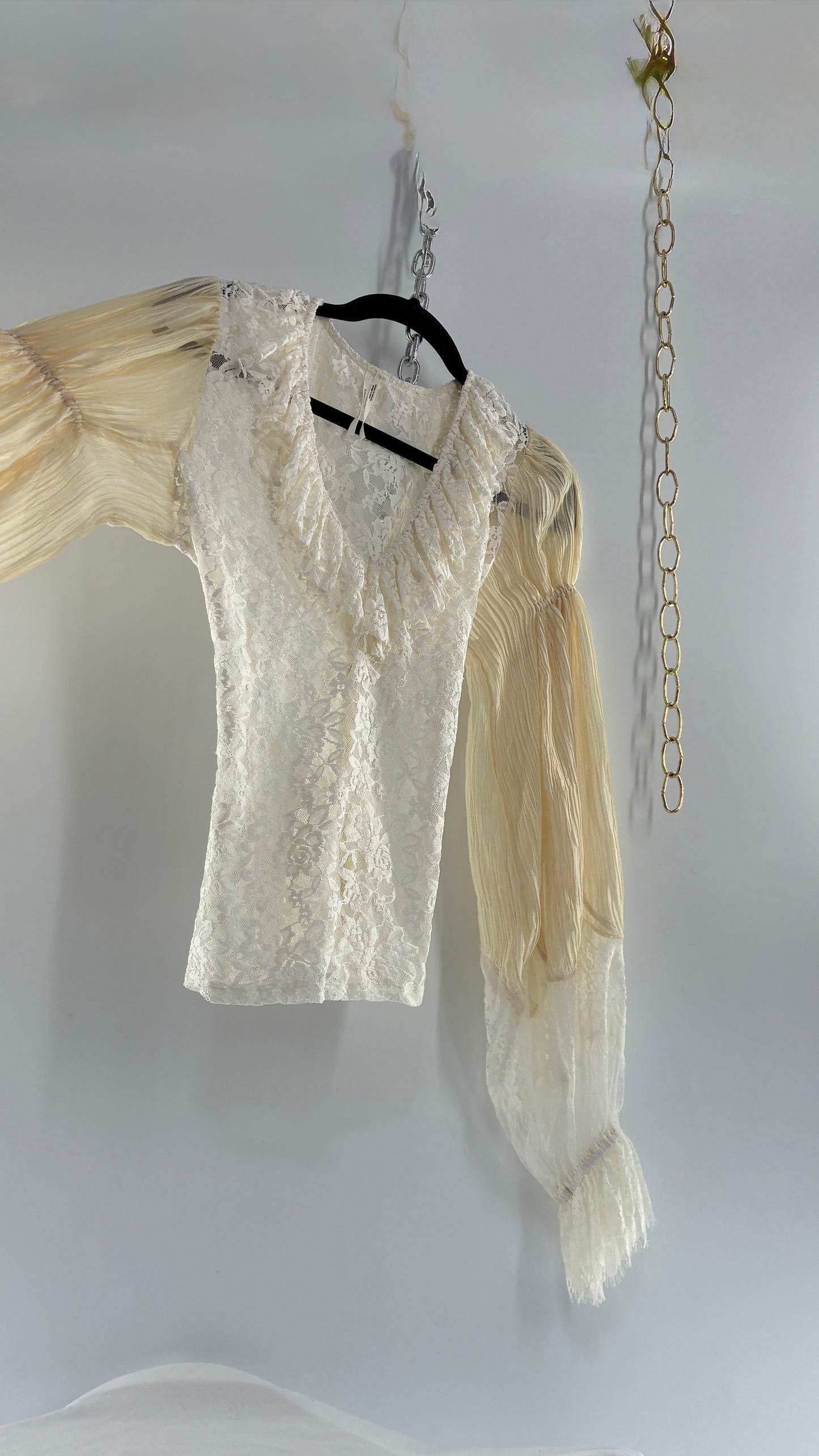 ANTHROPOLOGIE Lace Bubble Sleeve Crepe Blouse (Medium)