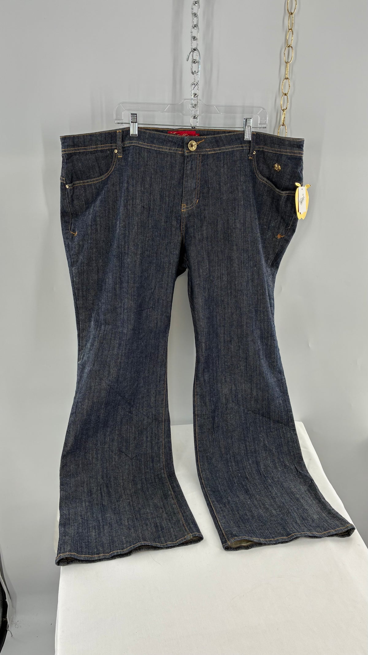 Deadstock Vintage Iconic APPLE BOTTOM JEANS with Apple Pockets and Embroidered Lettering (24)