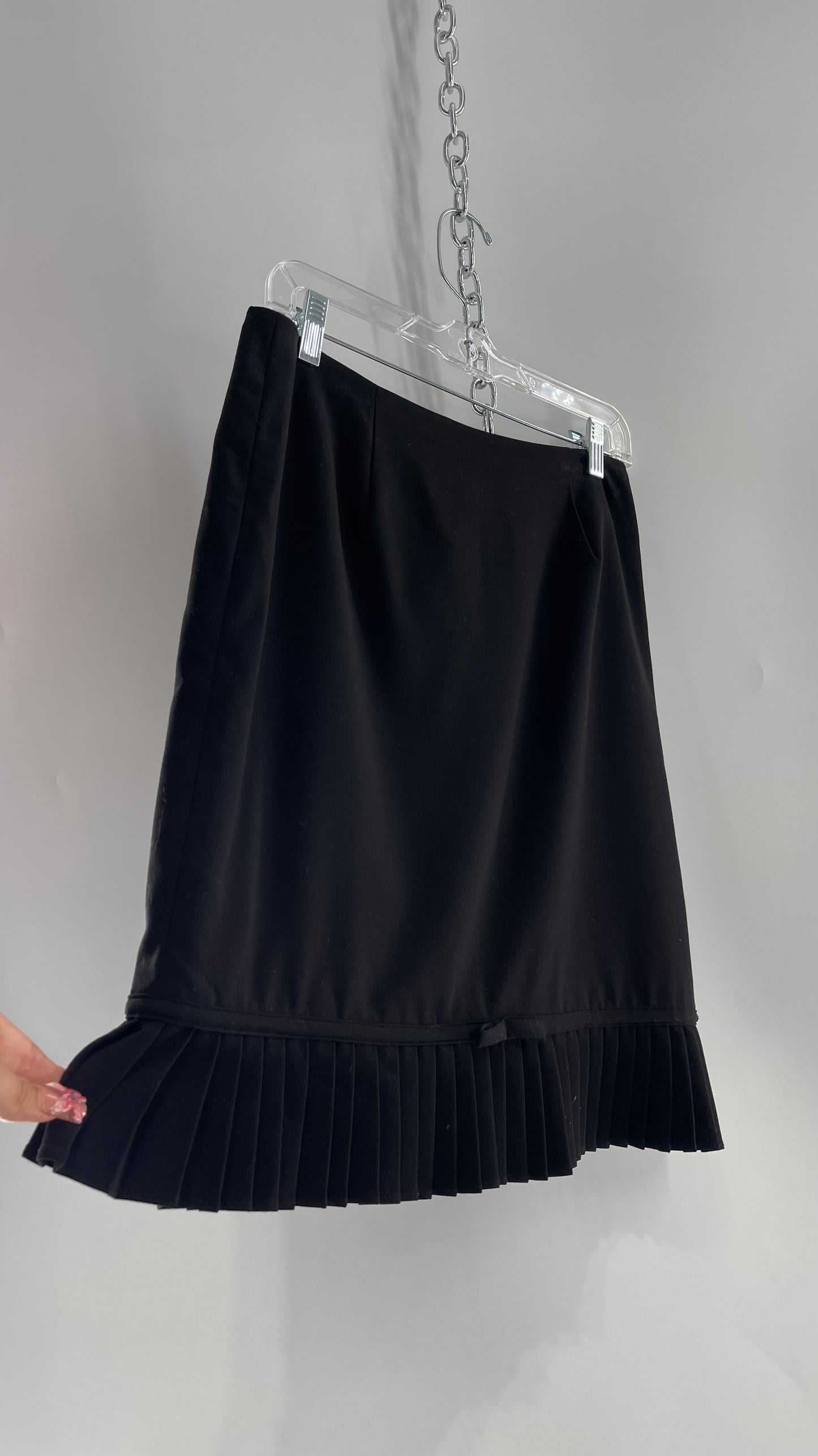 Vintage Black Skirt with Pleated Hem and Bow Detail (8)