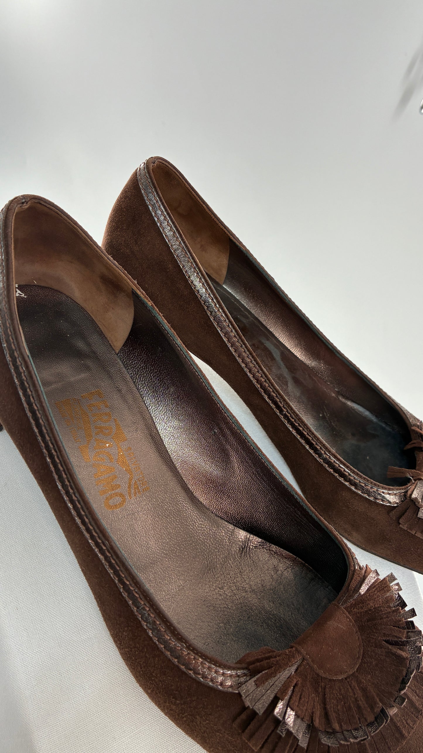 Vintage SALVATORE FERRAGAMO Brown Suede Leather Kitten Heel (10.5)