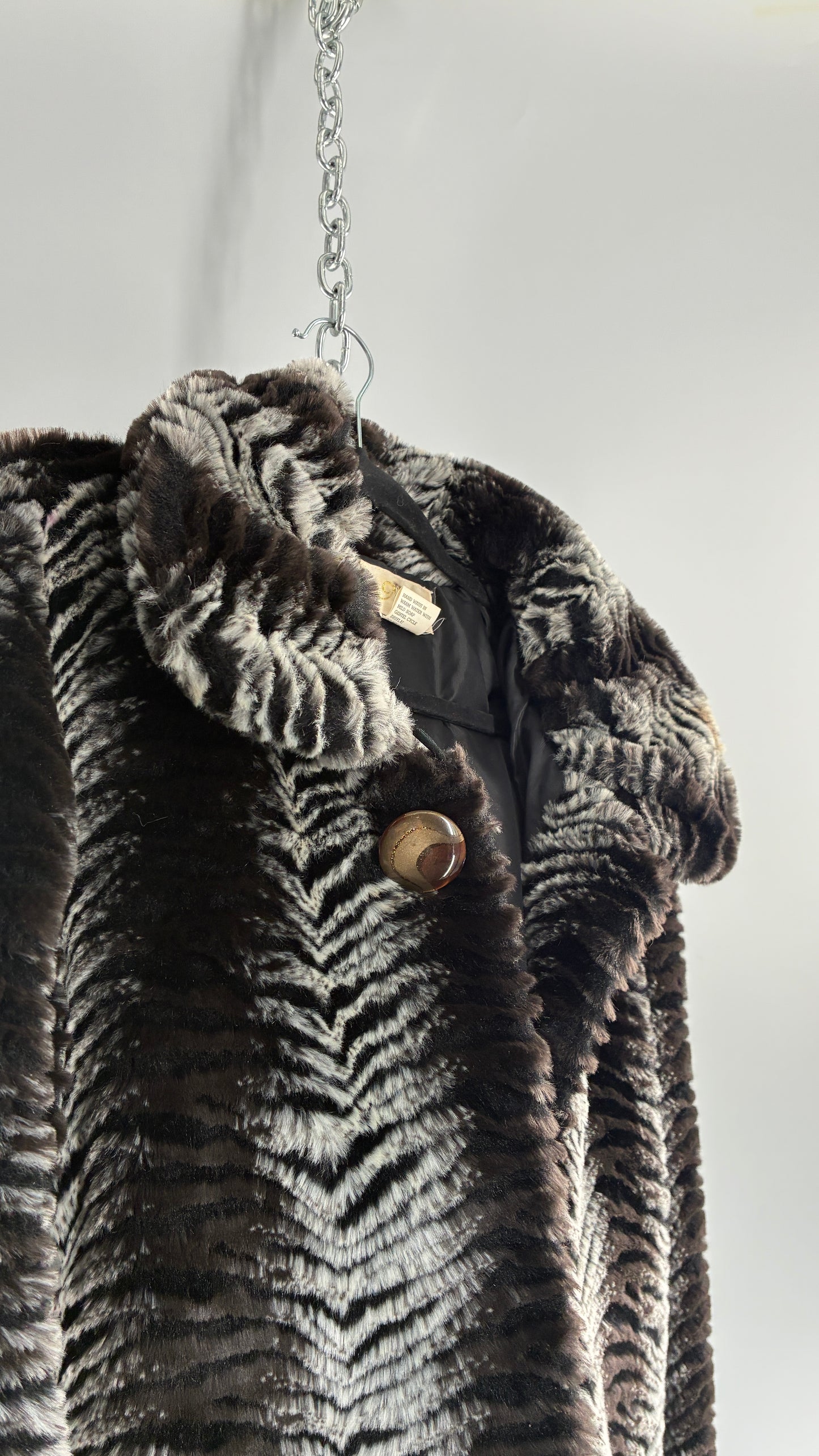 Vintage NOVA Gray and Black Herringbone Patterned Faux Fur Coat (Large)