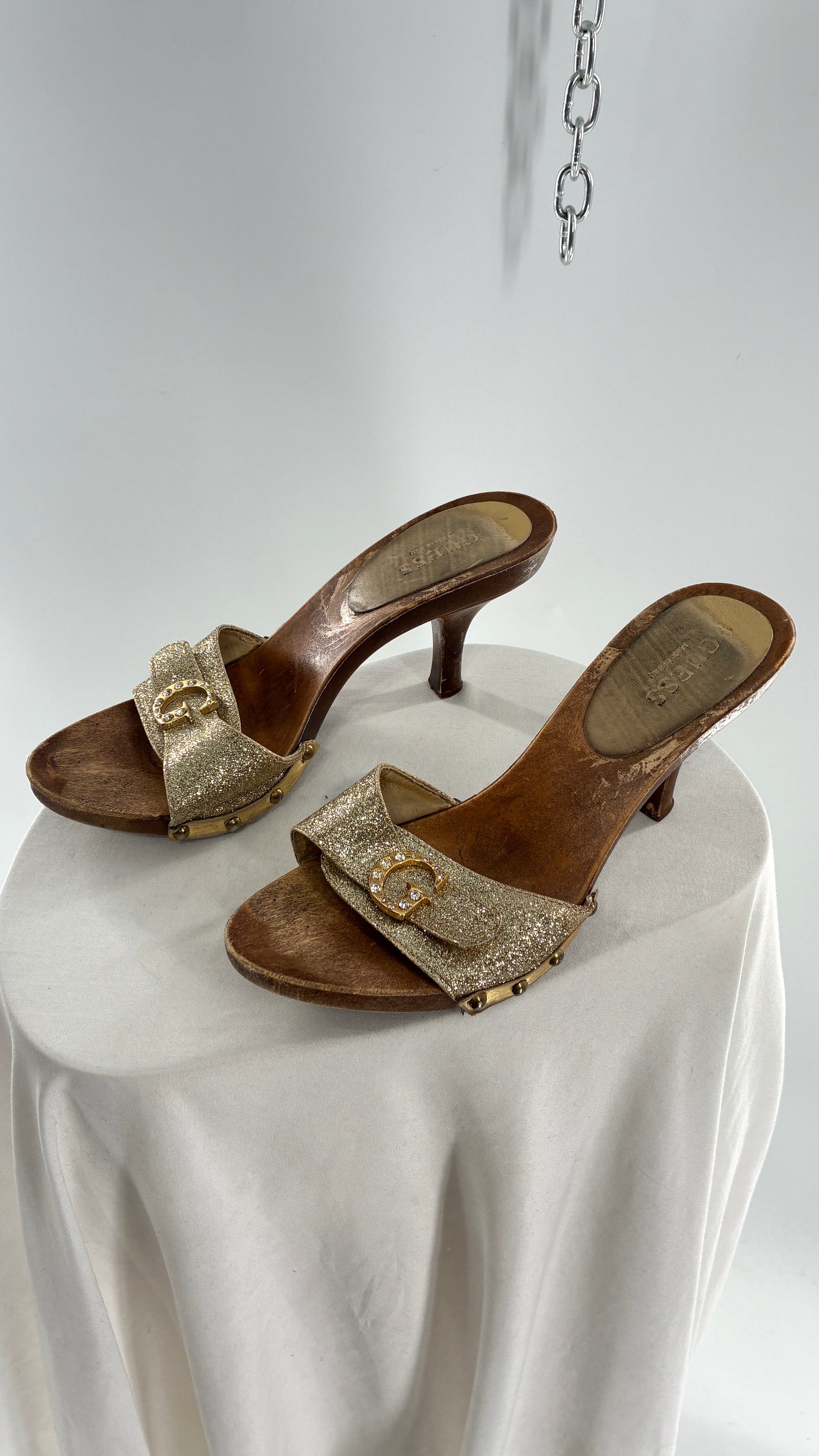 Vintage GUESS Kitten Heels with Gold Glitter Strap and Metal “G” Emblem (7)