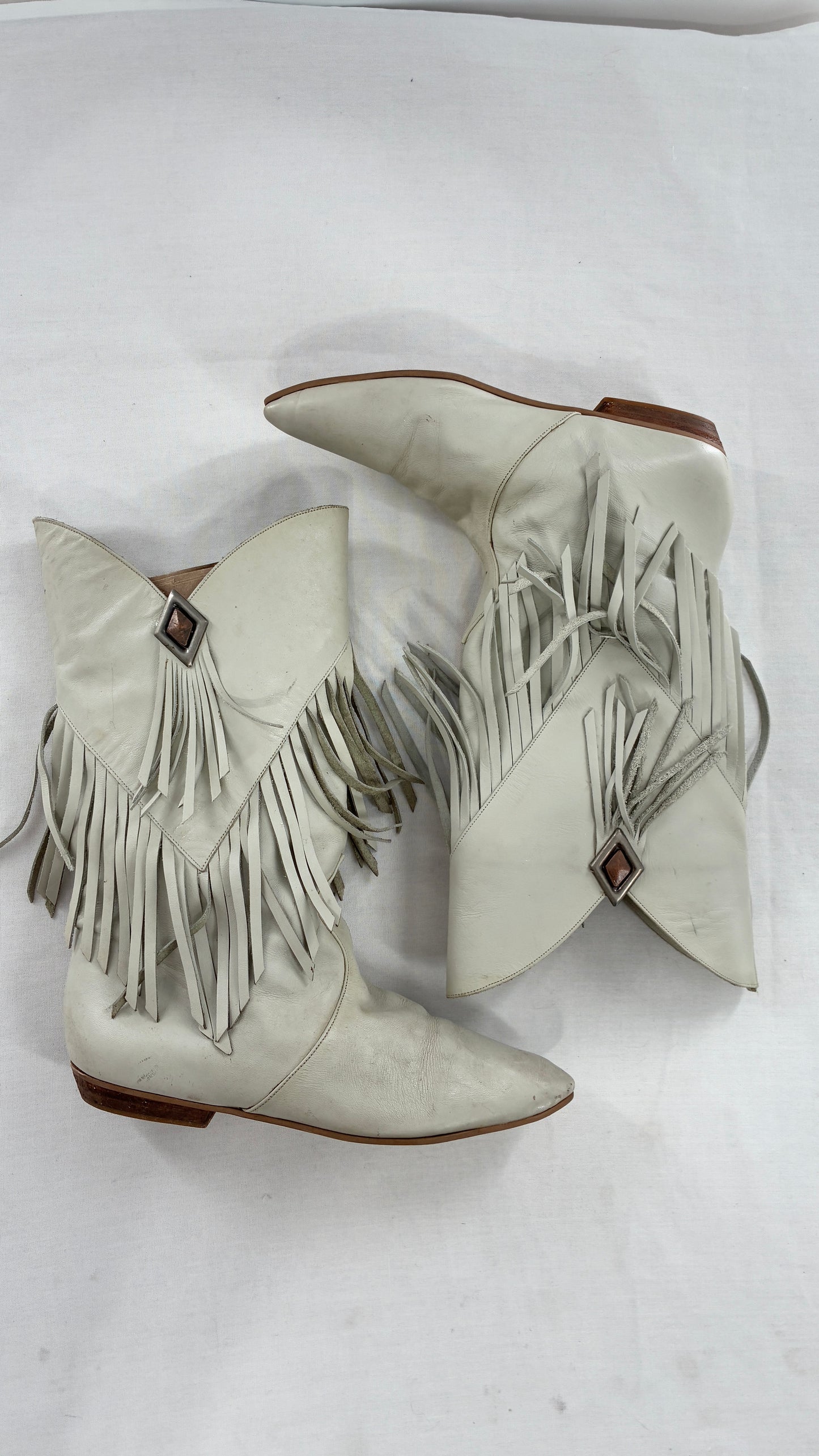LJ SIMONE NEW YORK Off White, Slouchy Genuine Leather Fringed Boots (6.5)