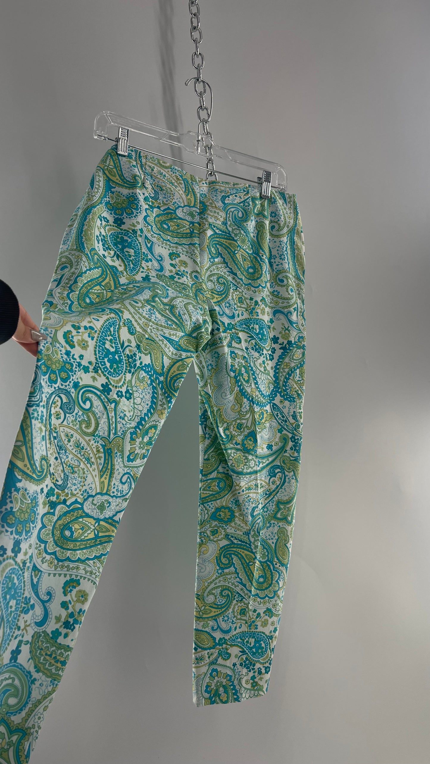 VINTAGE WOMYN Blue Green Paisley Patterned 1990s Capris with Tags Attached (8)