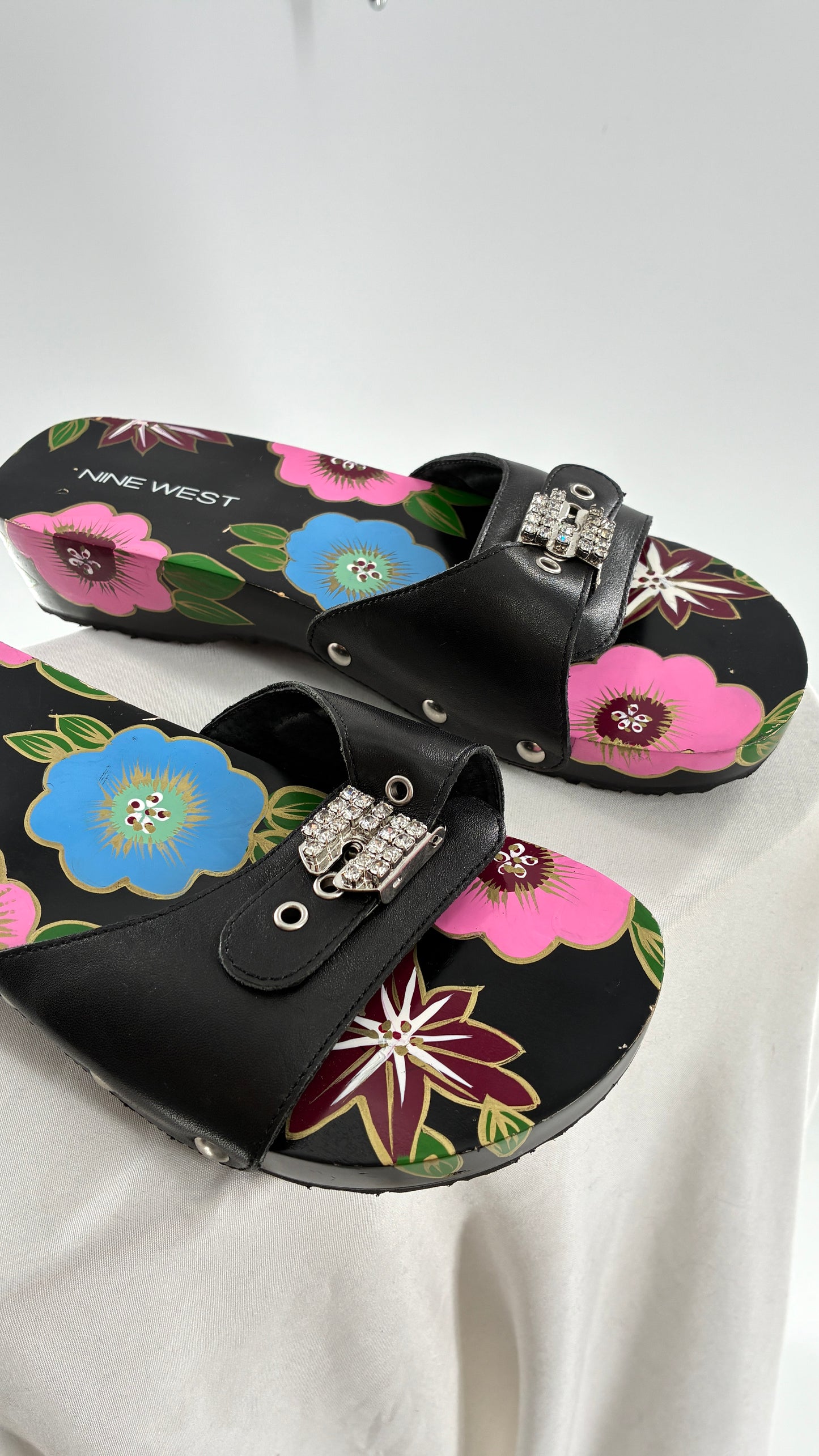 Vintage NINE WEST Black Clog Sandal with Colorful Hand Painted Flowers (7.5)