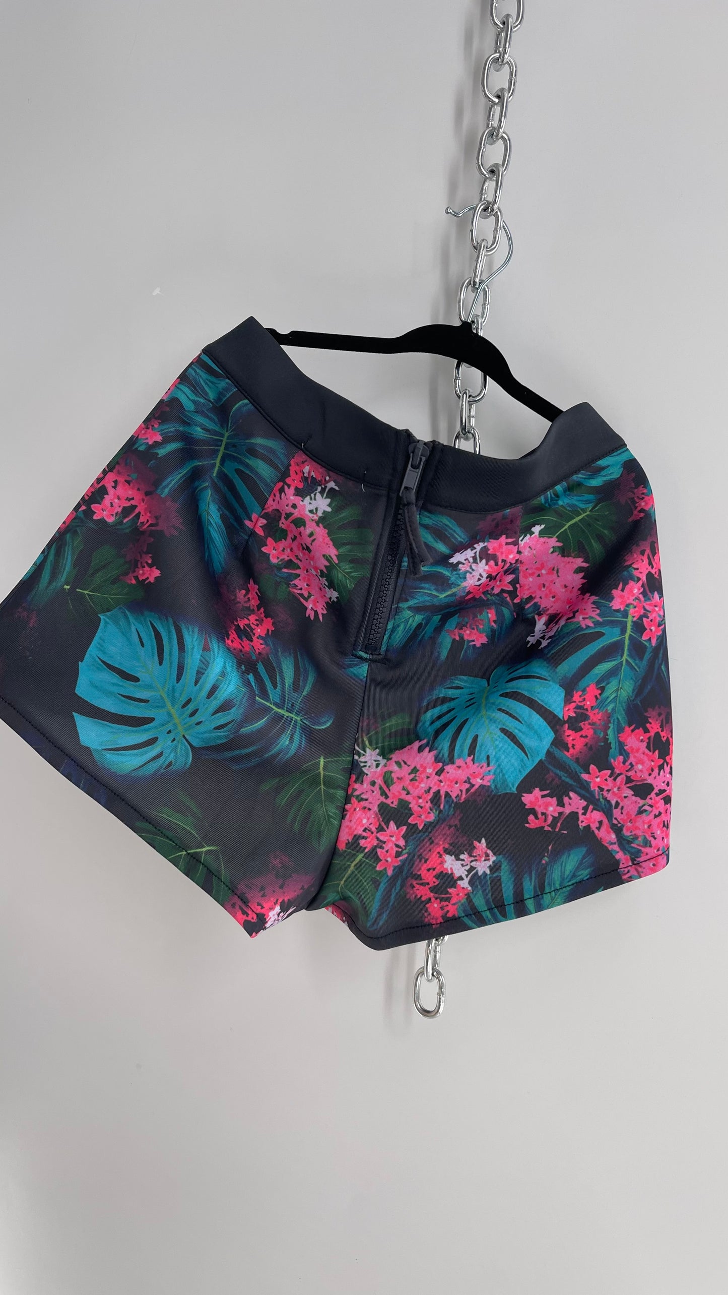 Modern Amusement Tropical Patterned Swim Shorts NWOT  (Small)