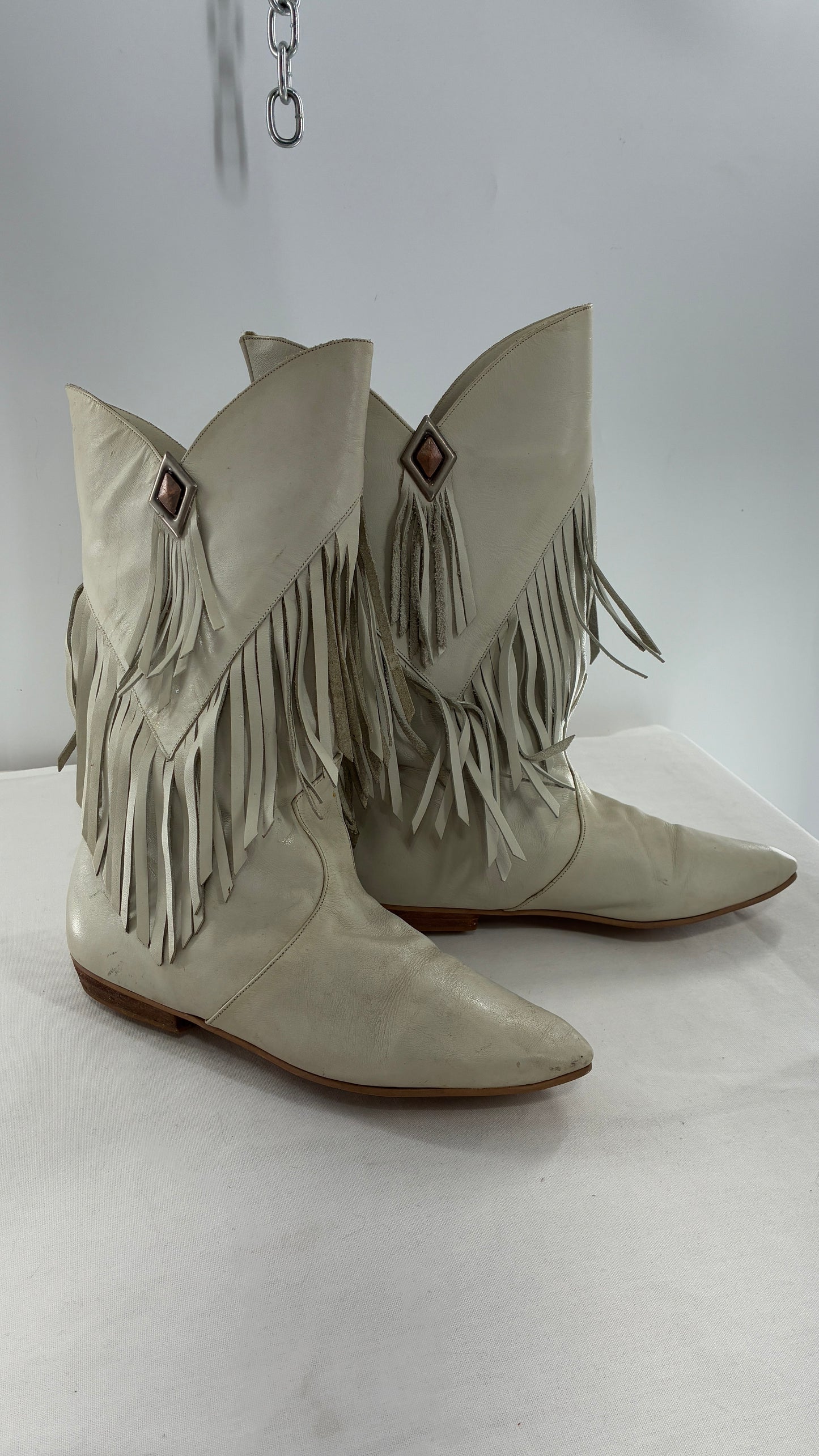 LJ SIMONE NEW YORK Off White, Slouchy Genuine Leather Fringed Boots (6.5)