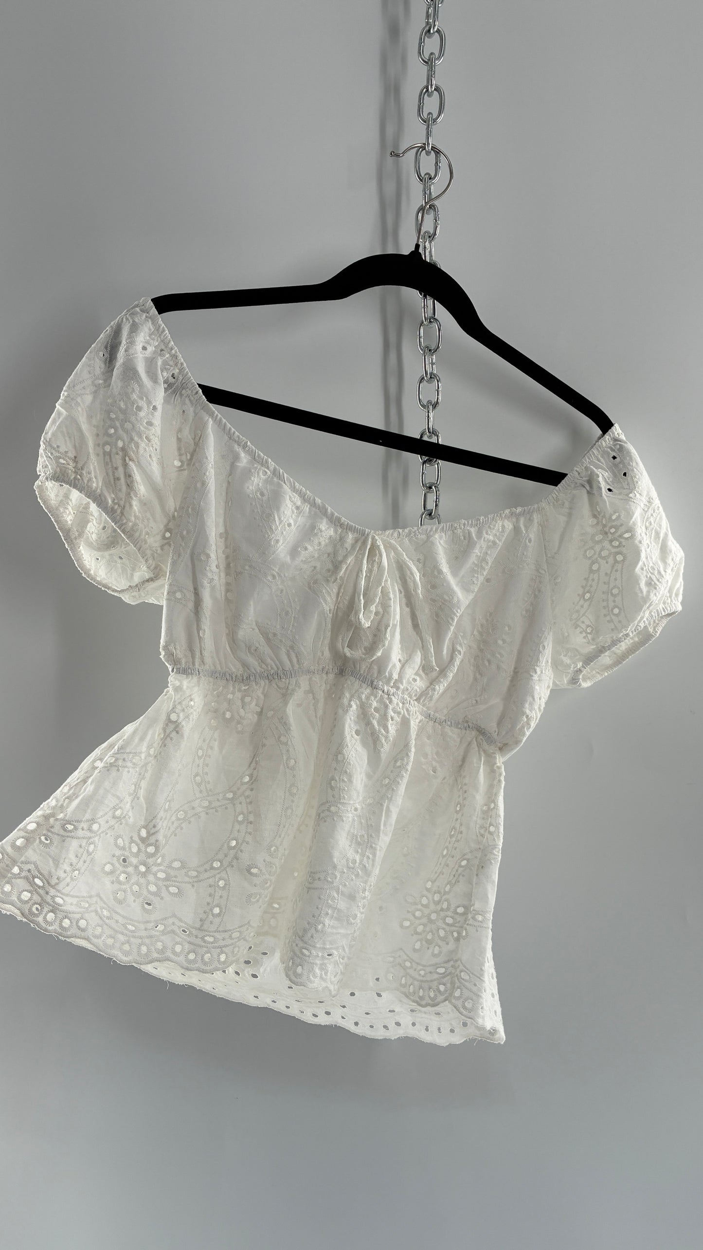 MONTEAU LA White Eyelet Lace Off the Shoulder Blouse with Cinched Under Bust (Small)