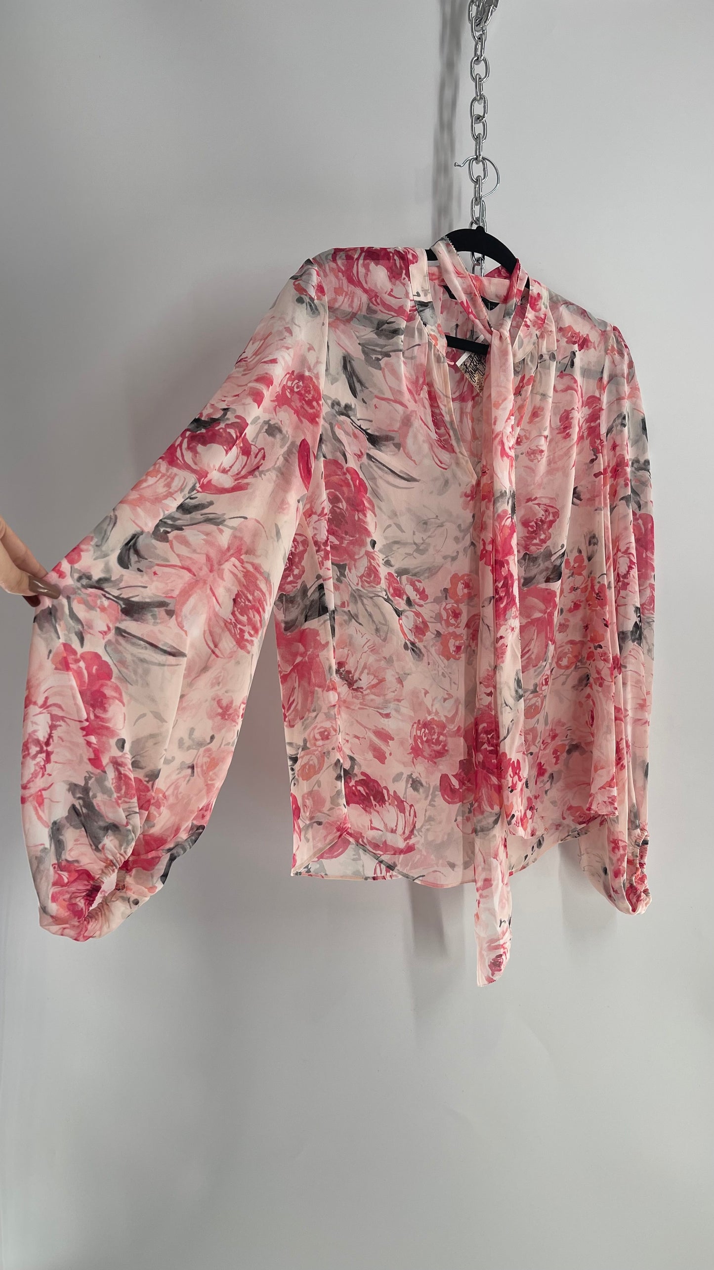 White House| Black Market Pink Floral Tie Neck Bubble Sleeve Blouse (10)