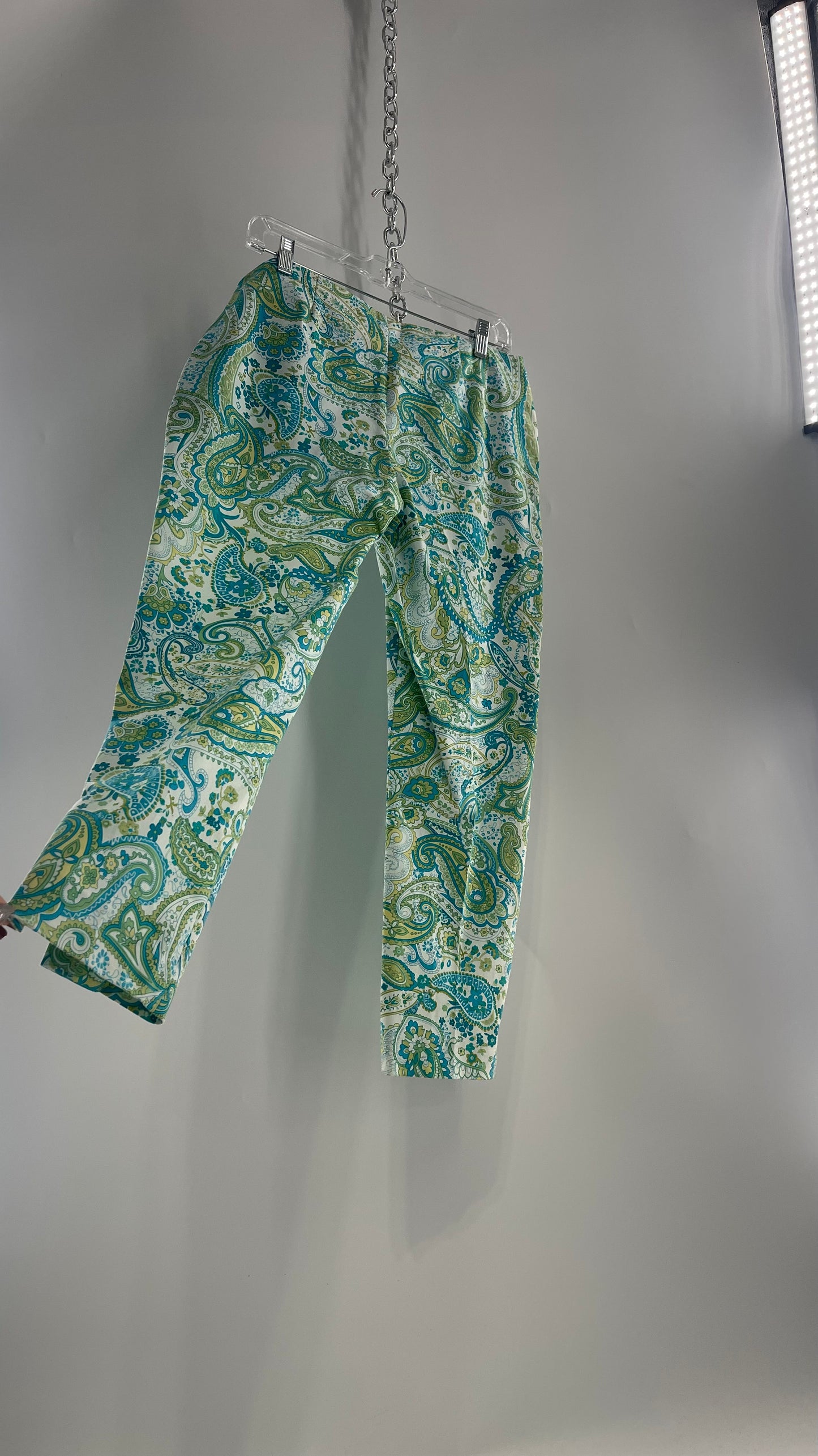 VINTAGE WOMYN Blue Green Paisley Patterned 1990s Capris with Tags Attached (12)