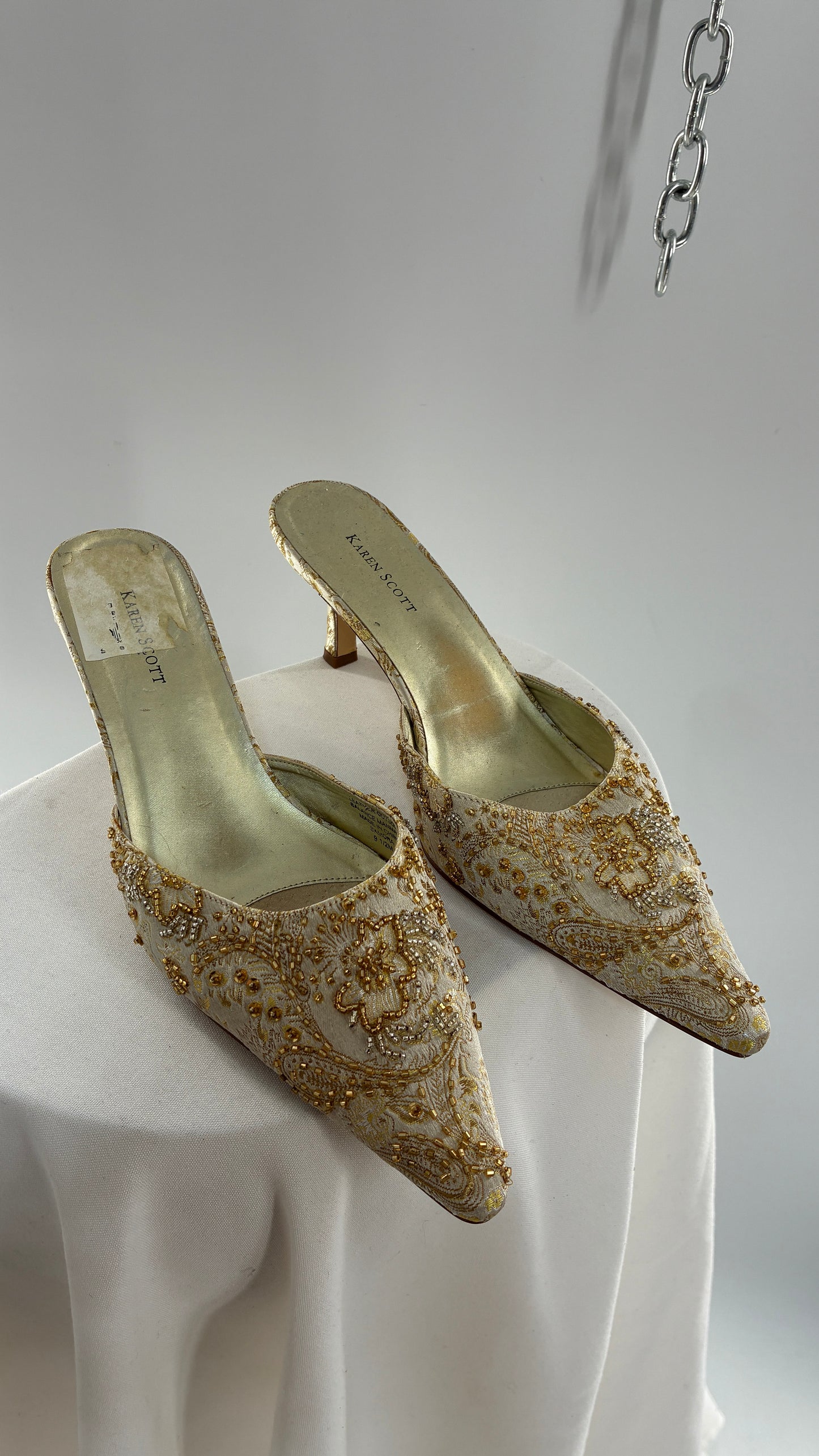 Vintage Karen Scott Samora Brocade Ivory and Gold Beaded Pointed Toe Kitten Heel (9.5)