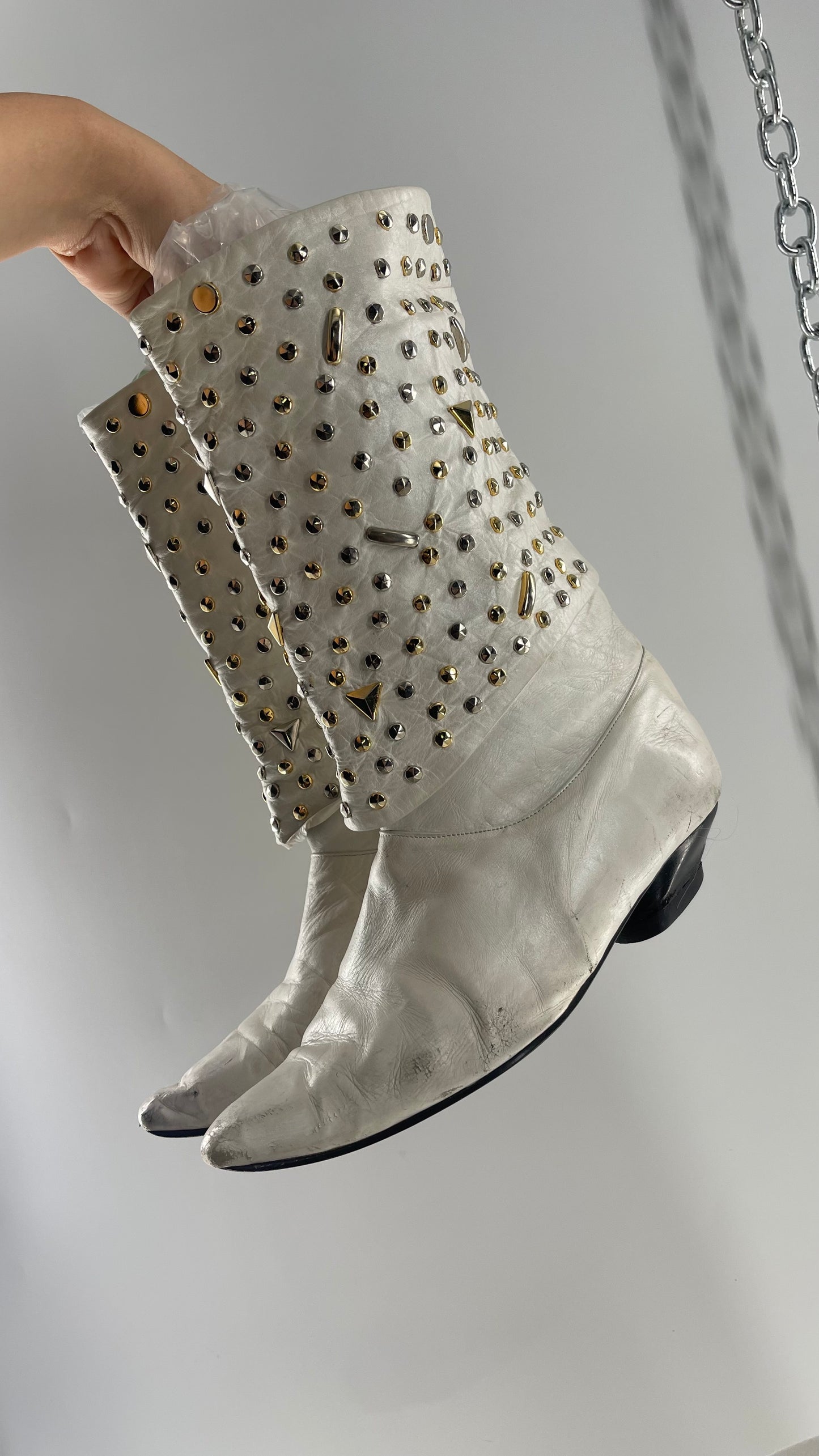 Vintage 1980s Fantasy Collection White Leather Pointed Boots with Mixed Metal Studs (8)