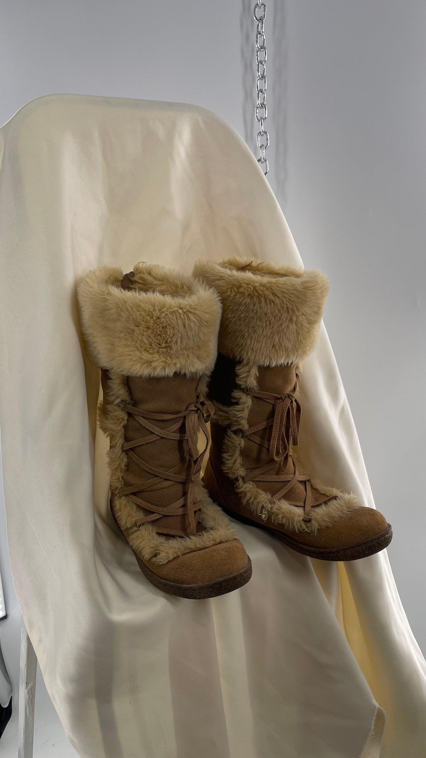 Vintage GAP Tan Suede Leather Eskimo Tie Up Boot with Faux Fur Trim Piping (5)