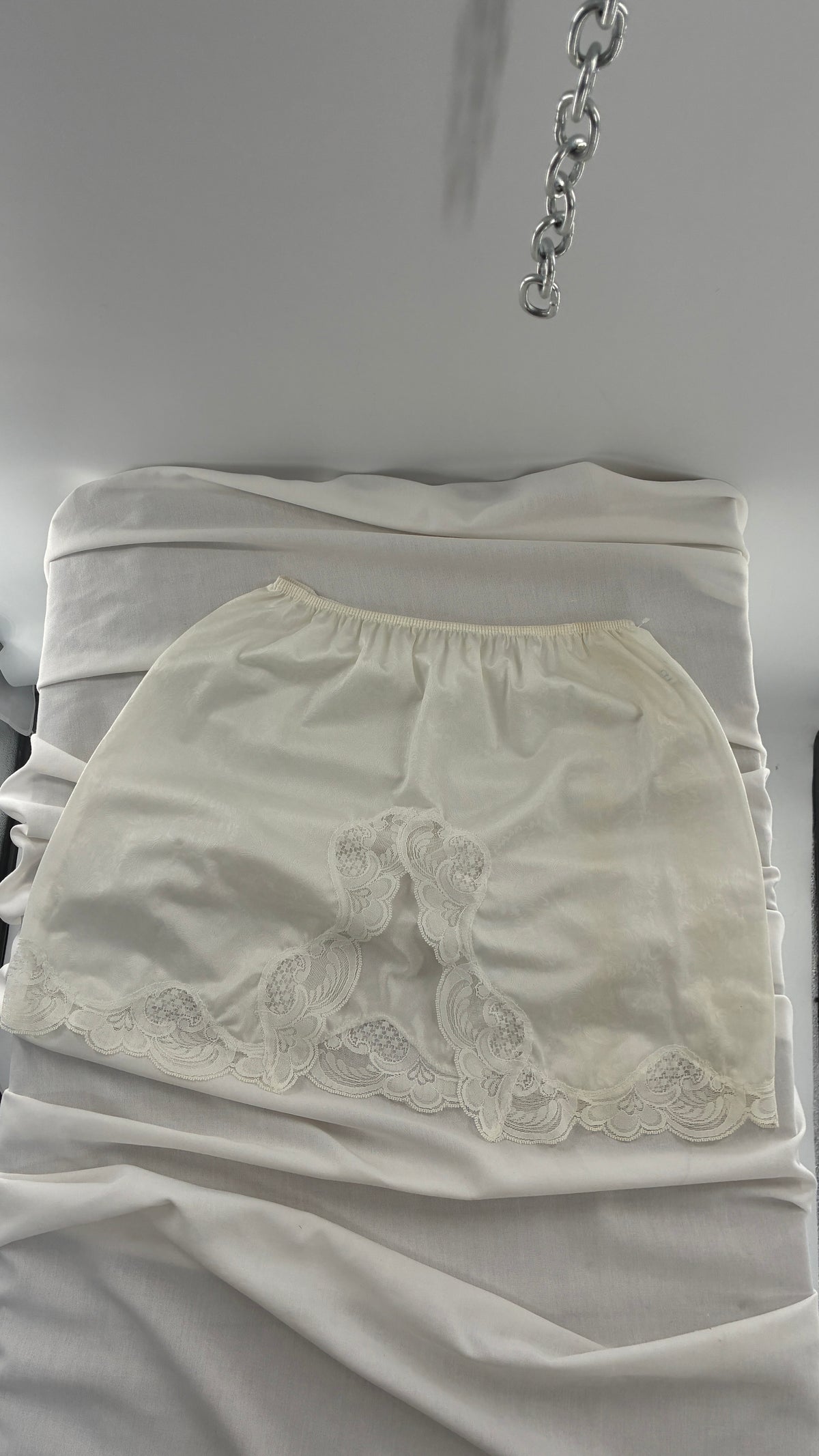 Vintage Ilusión Ivory Silky Slip Mini Paisley Skirt with Scalloped Lace Trim Hem (XL)