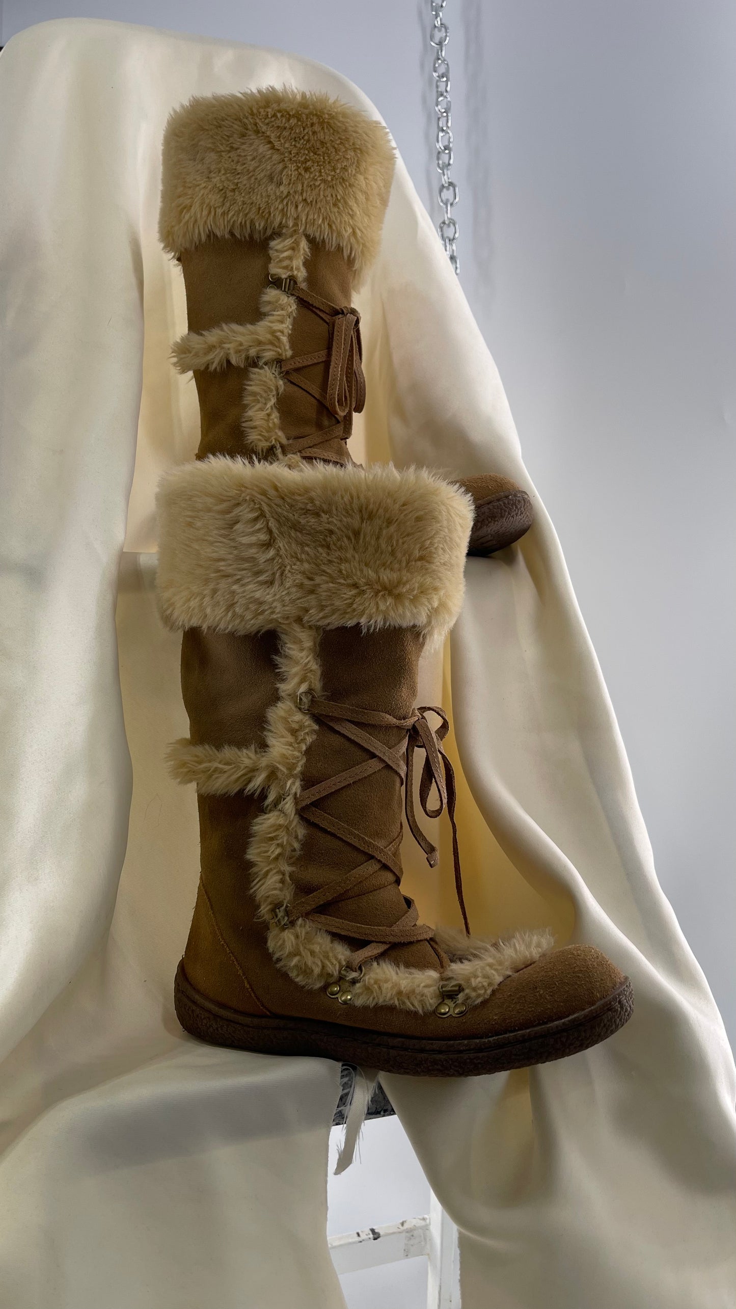 Vintage GAP Tan Suede Leather Eskimo Tie Up Boot with Faux Fur Trim Piping (5)